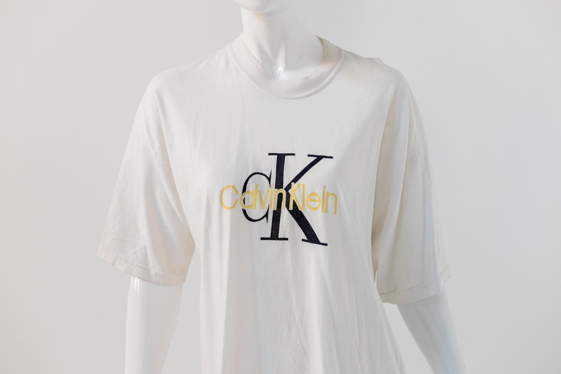 Gris Calvin Klein - T-shirt blanc surdimensionné avec marque en vente