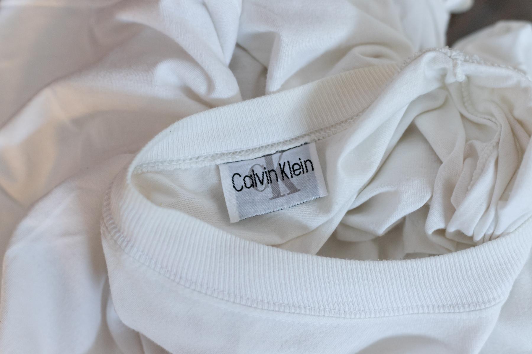 Calvin Klein - T-shirt blanc surdimensionné avec marque en vente 2