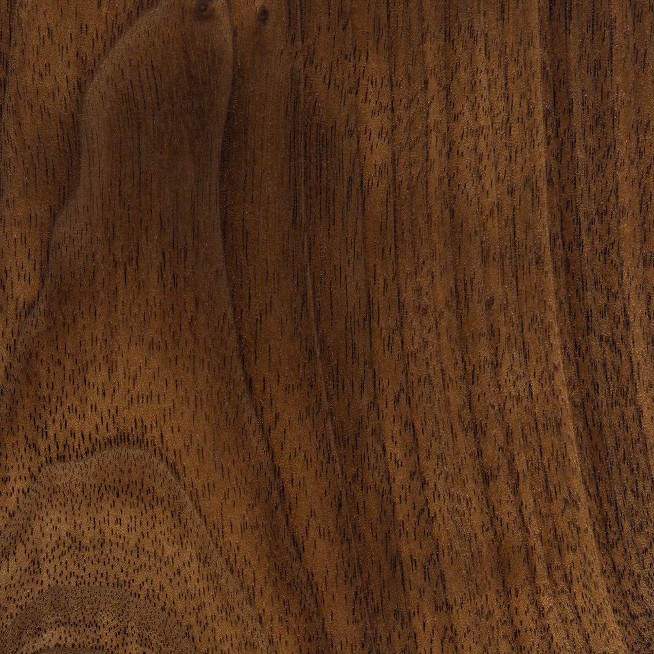 Calvin niedriger Tisch Medium, handgefertigter Couchtisch aus Massivholz (Hartholz) im Angebot