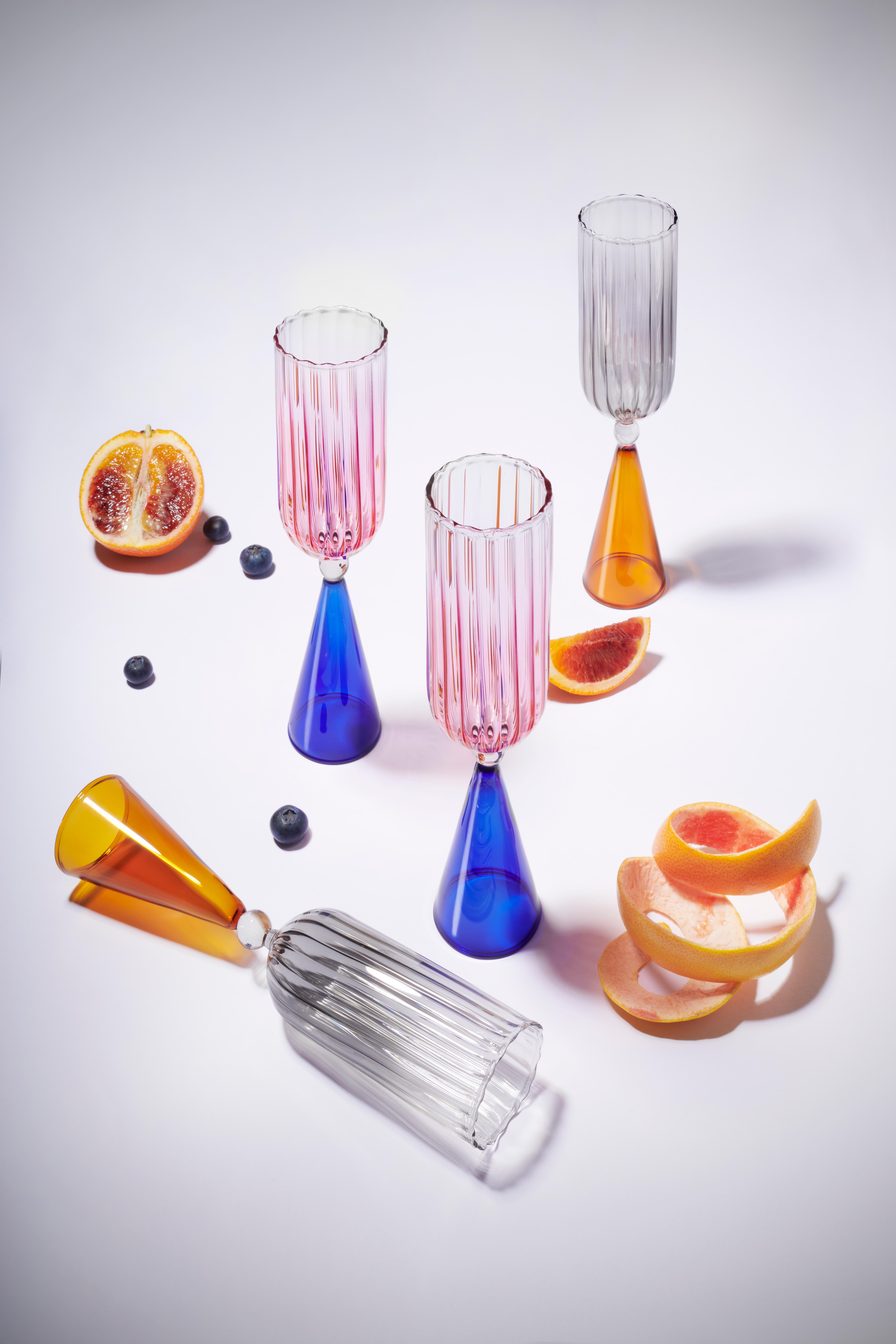 Calypso collection investigates new ways of conviviality: fed by imaginary worlds, this tableware pieces make possible to dream of exotic and uncontaminated landscapes. Calypso synthesizes with its shapes the dialogue between function and