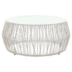 Mesa baja Calyx de Kenneth Cobonpue