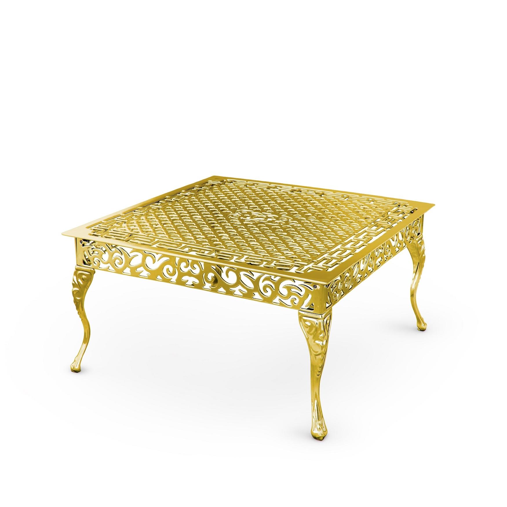 italien Table basse d'extérieur Cama avec finition dorée, fabriquée en Italie en vente