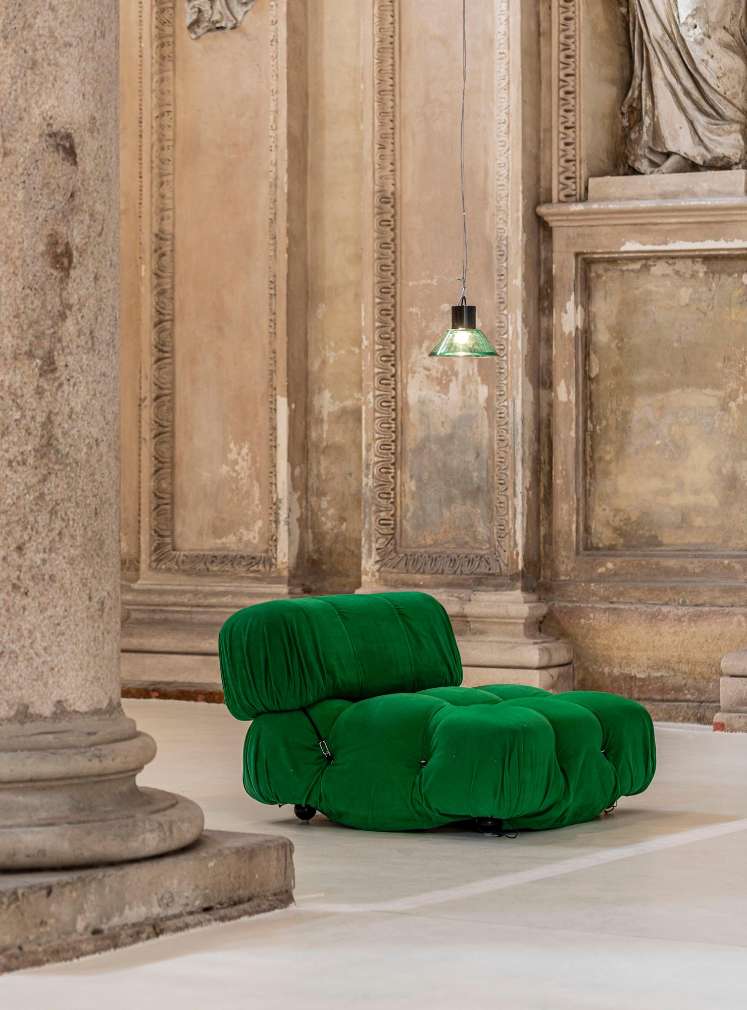 Iconic single armchair Camaleonda designed by Mario Bellini in 1971 for B&B Italia.
It can stay single easy chair or part of a modular sofa.
Original brilliant green fabric.
  