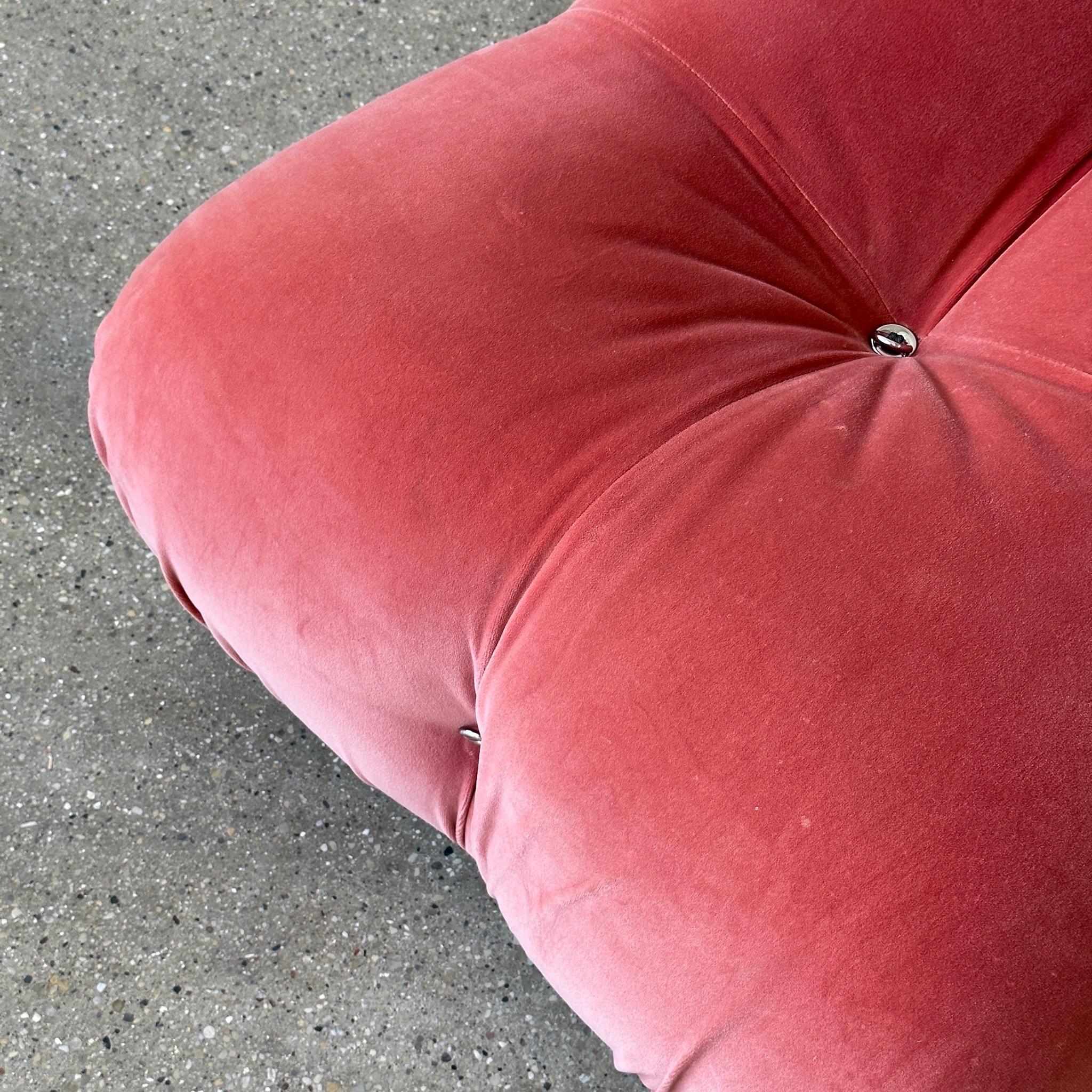 c. 2000s. Rembourré en tissu Sirio original de Kvadrat. Un élément essentiel du design moderne. 

