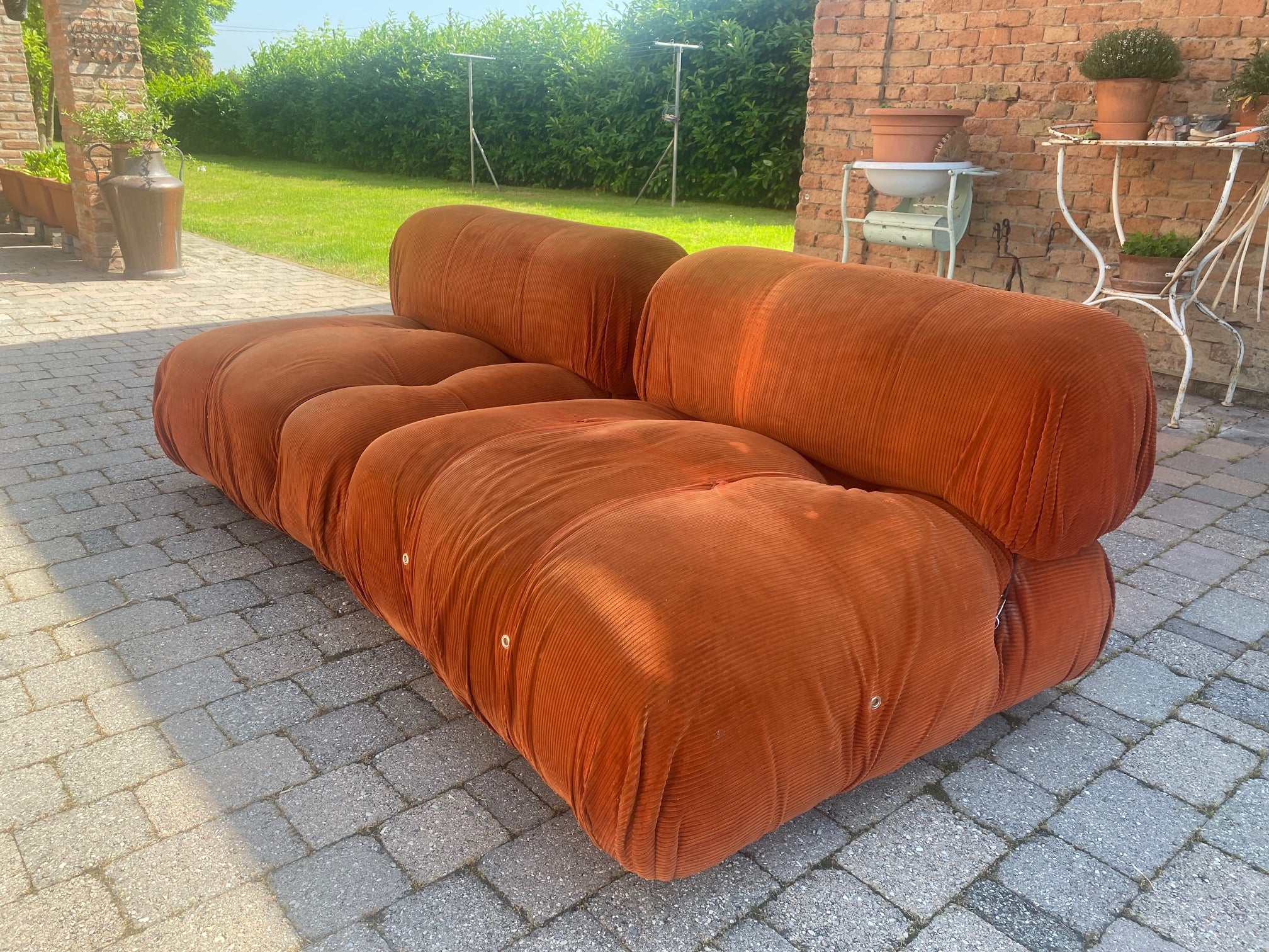 Postmodern Camaleonda seating elements by Mario Bellini for B&B Italia, 1970s.

set of two C&B Camaleonda sofas in the original iconic orange fabric.The set is in fair vintage condition, with signs of wear consistent with age and use.

The sofa can