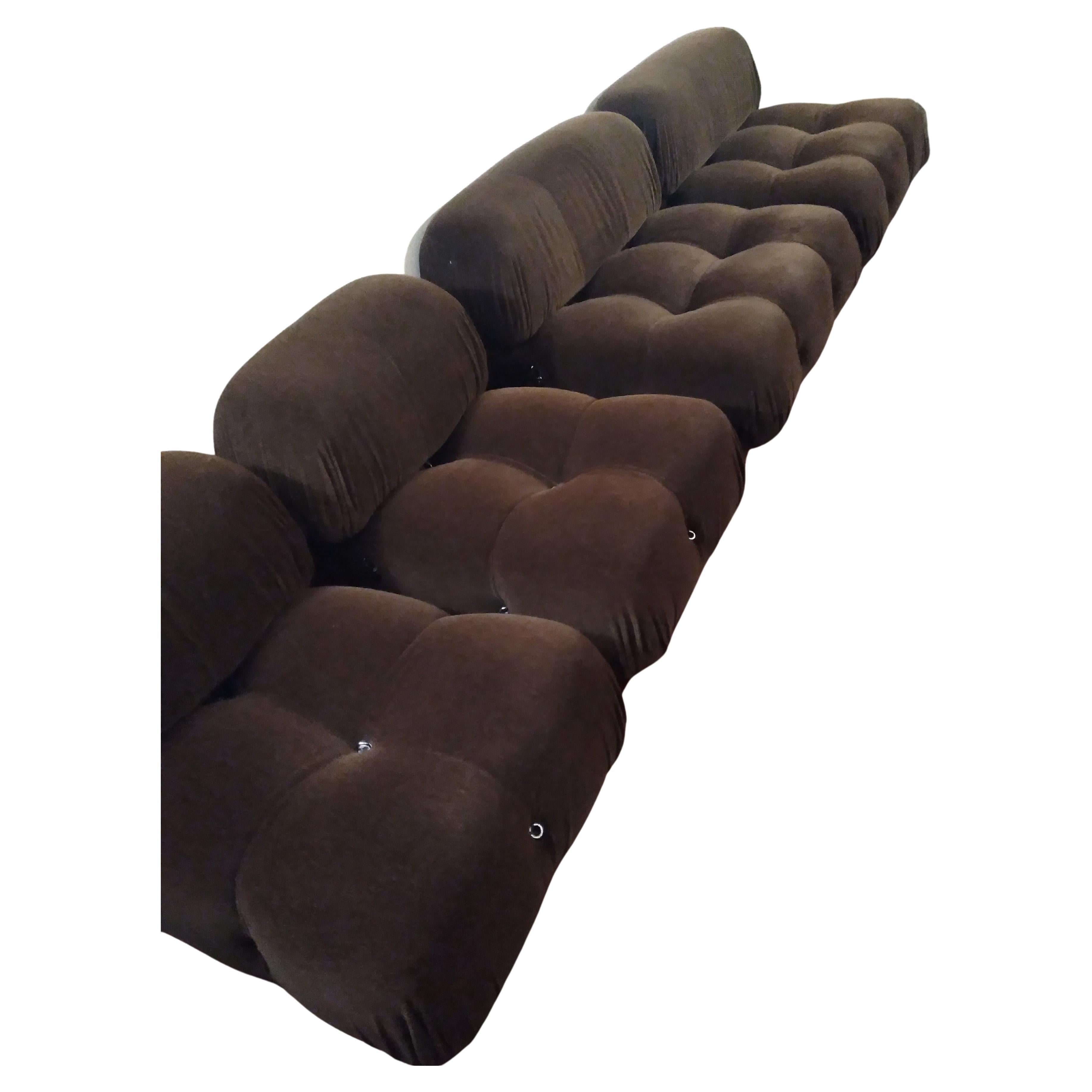 Camaleonda modular sofa design Mario Bellini B&B Italy in the 1970s, this is the first and original edition, in velvet brown in the good condition original. The seats have the brand underneath B&B This set consists of four moduluss : Two large seats
