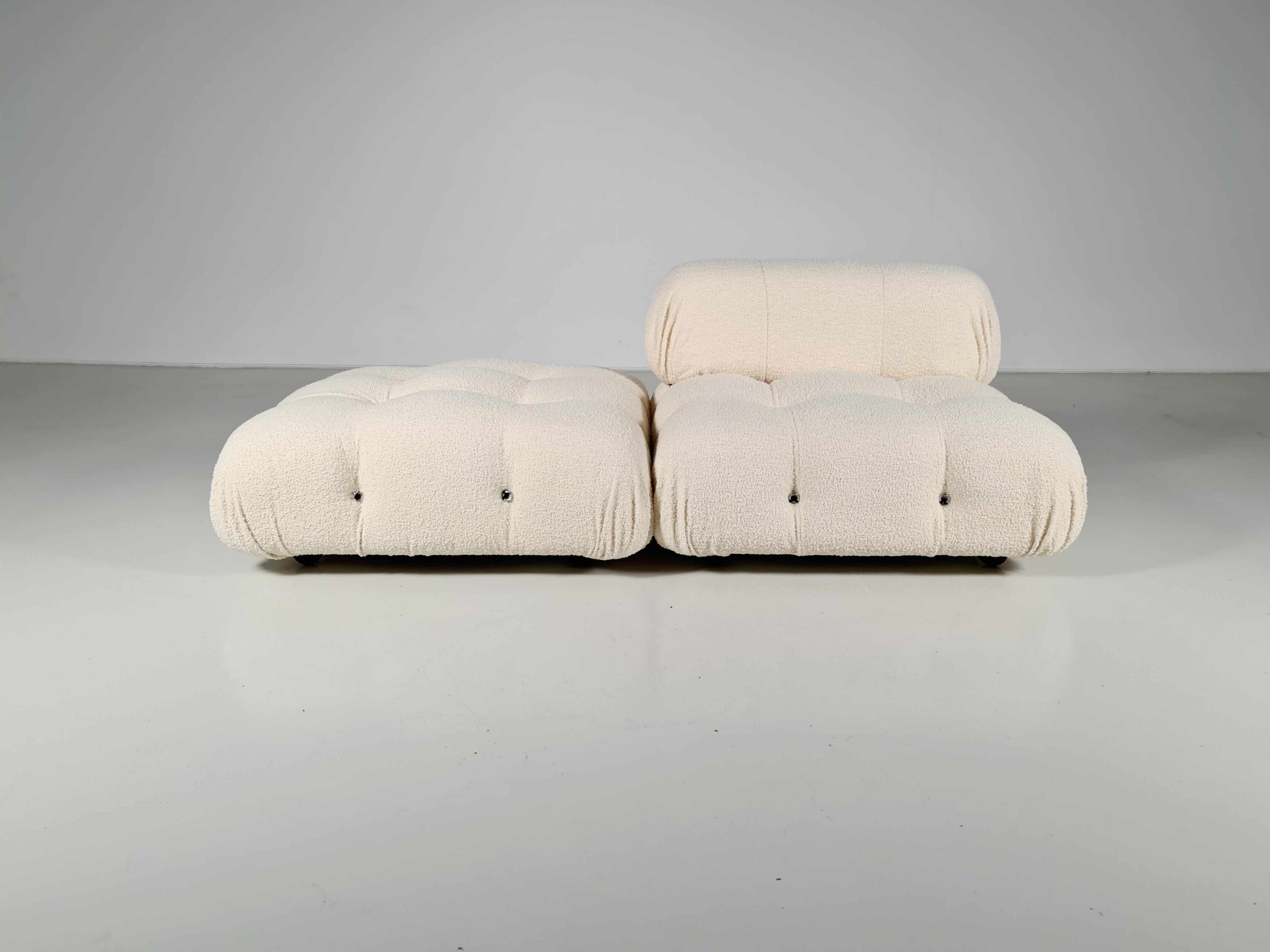 A stunning 2-piece modular Camaleonda set designed by Mario Bellini for B&B Italia. Beautiful Italian design piece from the early 1970s. You can configure as you wish. Reupholstered in beautiful creme boucle from Bisson Bruneel.