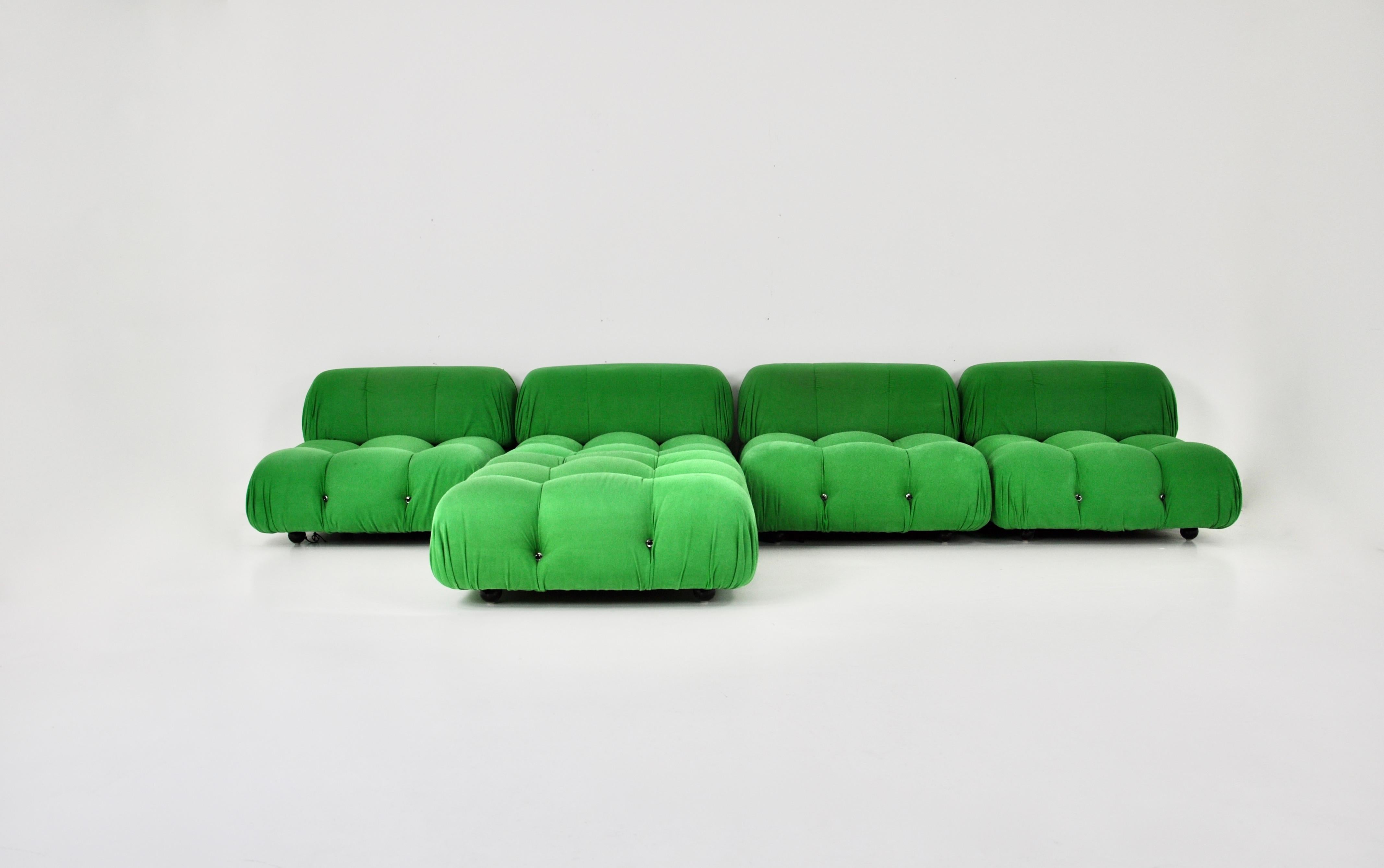 Sofa in green fabric. There are 4 large pieces and an ottoman. Seat height: 35 cm. Dimensions of one piece: H: 65 cm W: 93 cm D: 93 cm
Dimensions of the ottoman : H : 35 cm W : 93 cm D : 93 cm.
Wear due to time and age of the sofa.
Stamped B&B