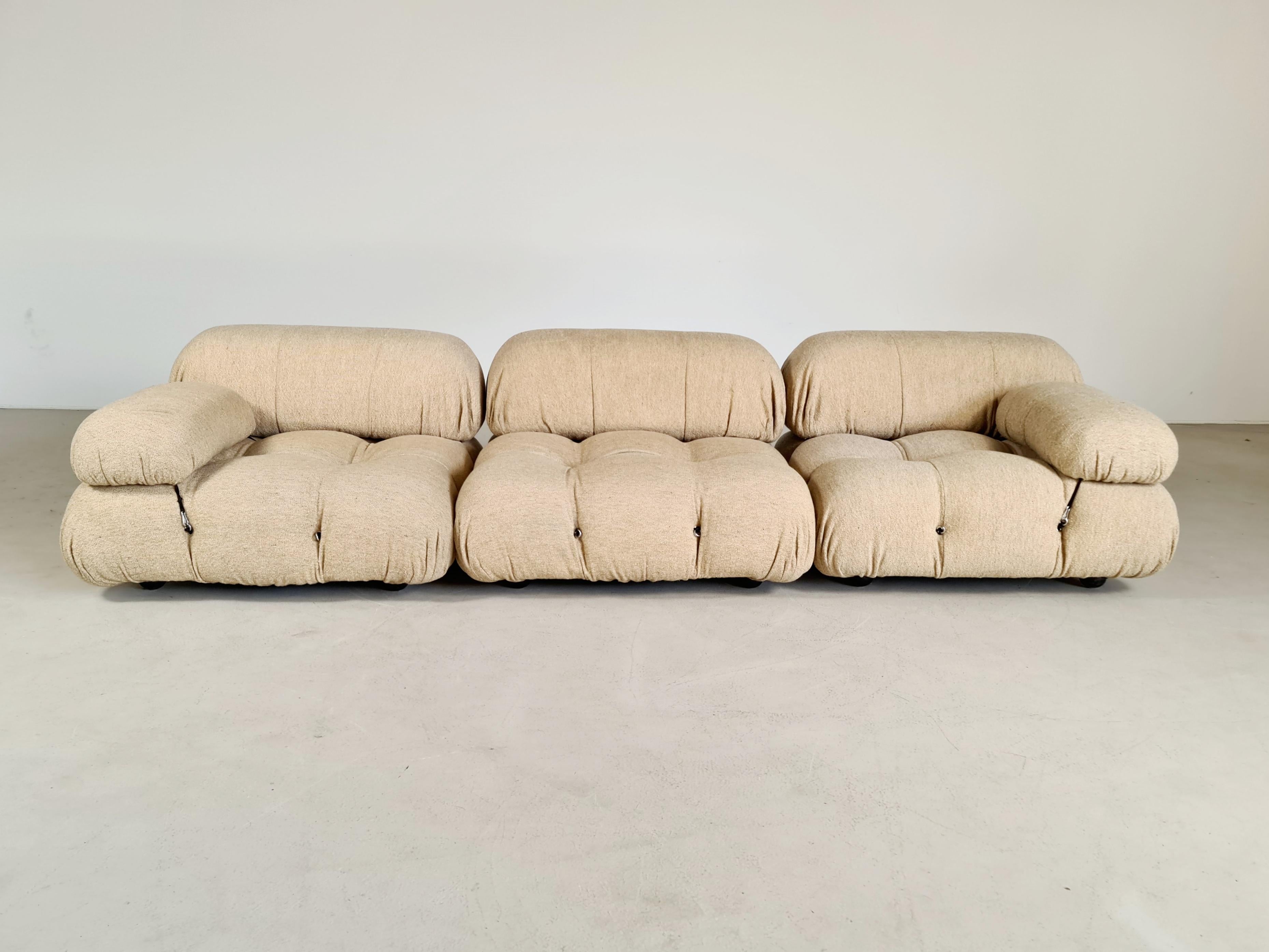 Mario Bellini Camaleonda sofa from the 1970s.
The sectional elements of this sofa can be used freely and apart from one another. Because the sofa is modular and backs and armrests are provided with rings and carabiners, you can create many