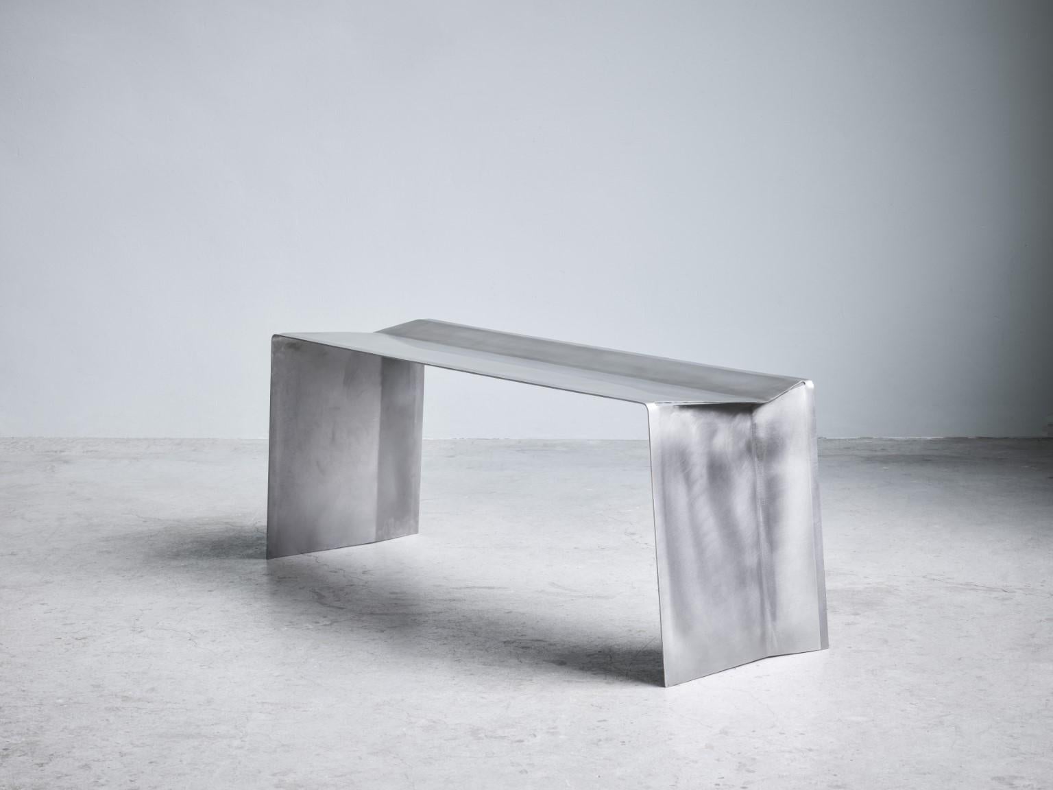 Panchina Camber, Paul Coenen
Dimensioni: L 118 x P 37 x H 45 cm
Materiali: Acciaio inossidabile

La panca e lo sgabello Camber sono nati dall'idea di produrre un mobile da un unico pezzo di lamiera.

L'angolo di inclinazione della seduta ha