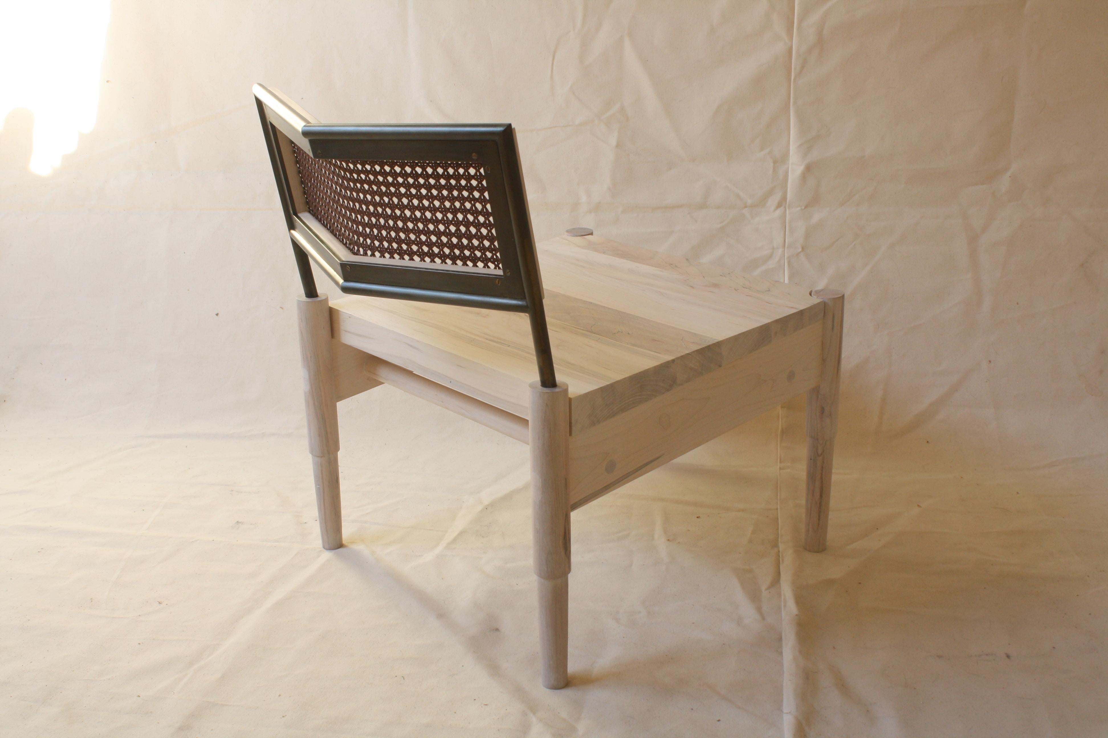Handgefertigter Sessel aus Kammerholz mit gepolsterter Wildlederrückenlehne von Laylo Studio (21. Jahrhundert und zeitgenössisch) im Angebot