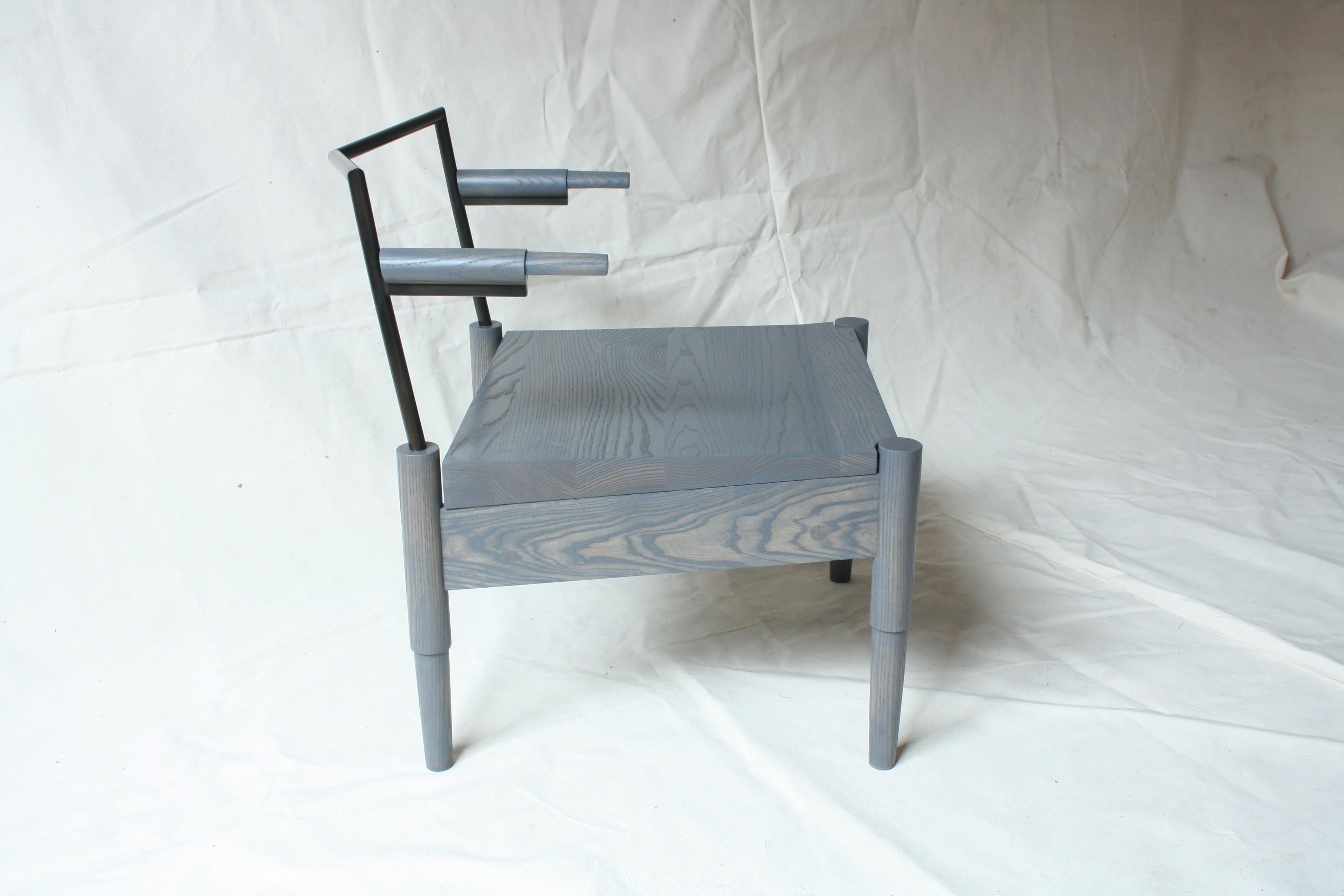Chaise longue en caoutchouc faite à la main avec dossier en daim rembourré par Laylo Studio en vente 1