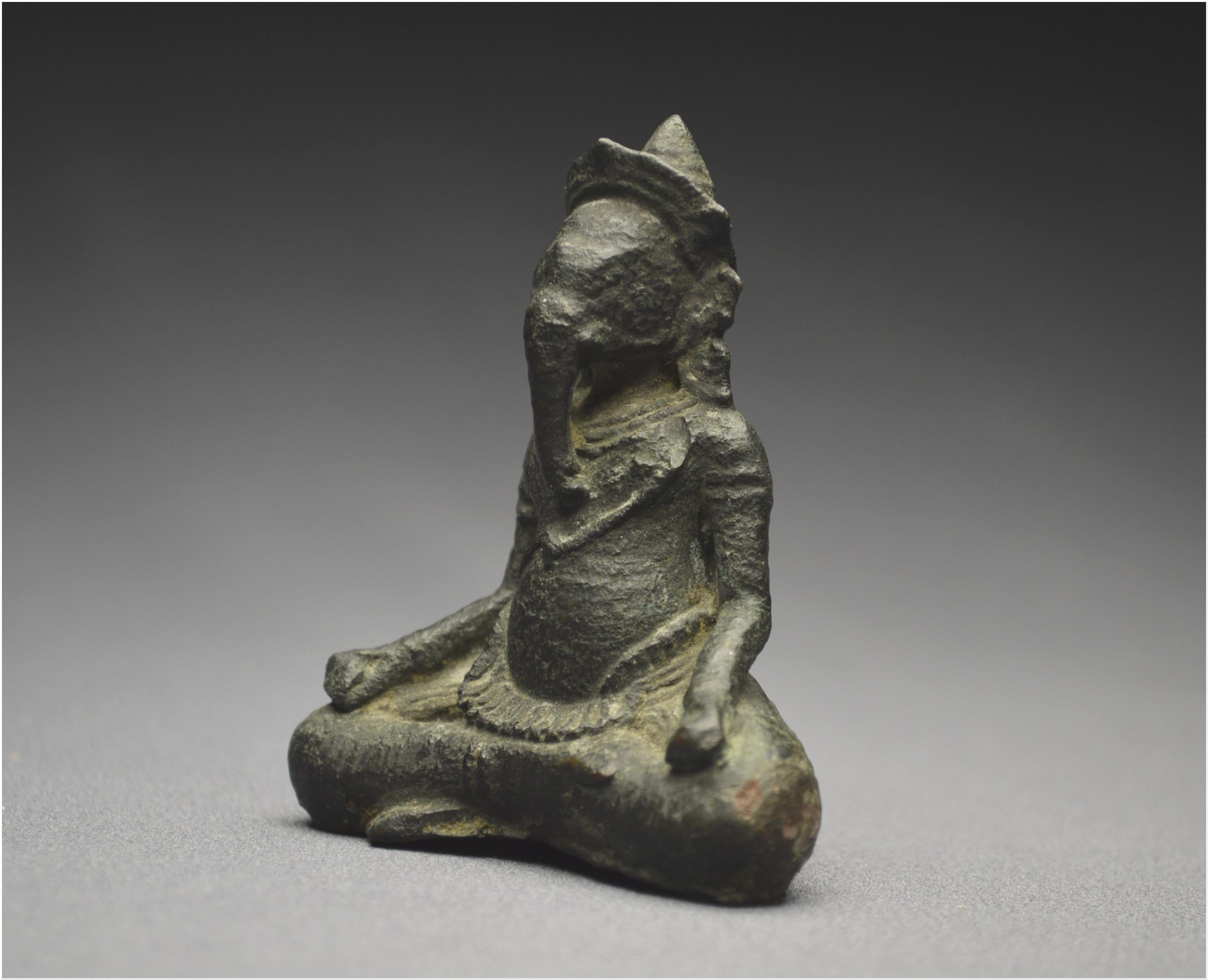 Cambodia, 11th Century, Angkor Vat period, Little bronze statuette of Ganesha In Good Condition In VILLEFONTAINE, FR