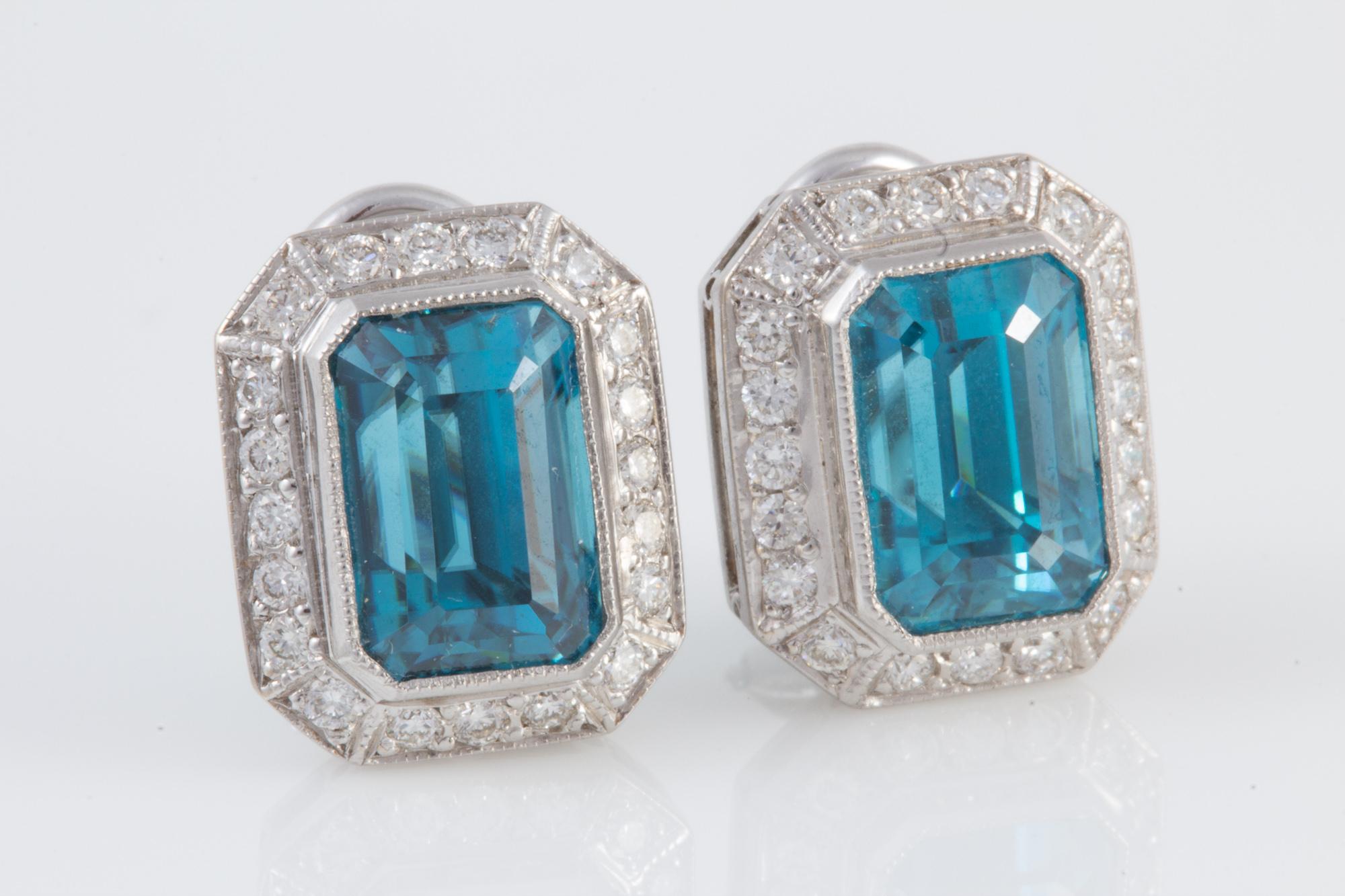 Cambodian Blue Zircon and Diamond Earrings Set in 18 Karat Gold and Platinum For Sale 2