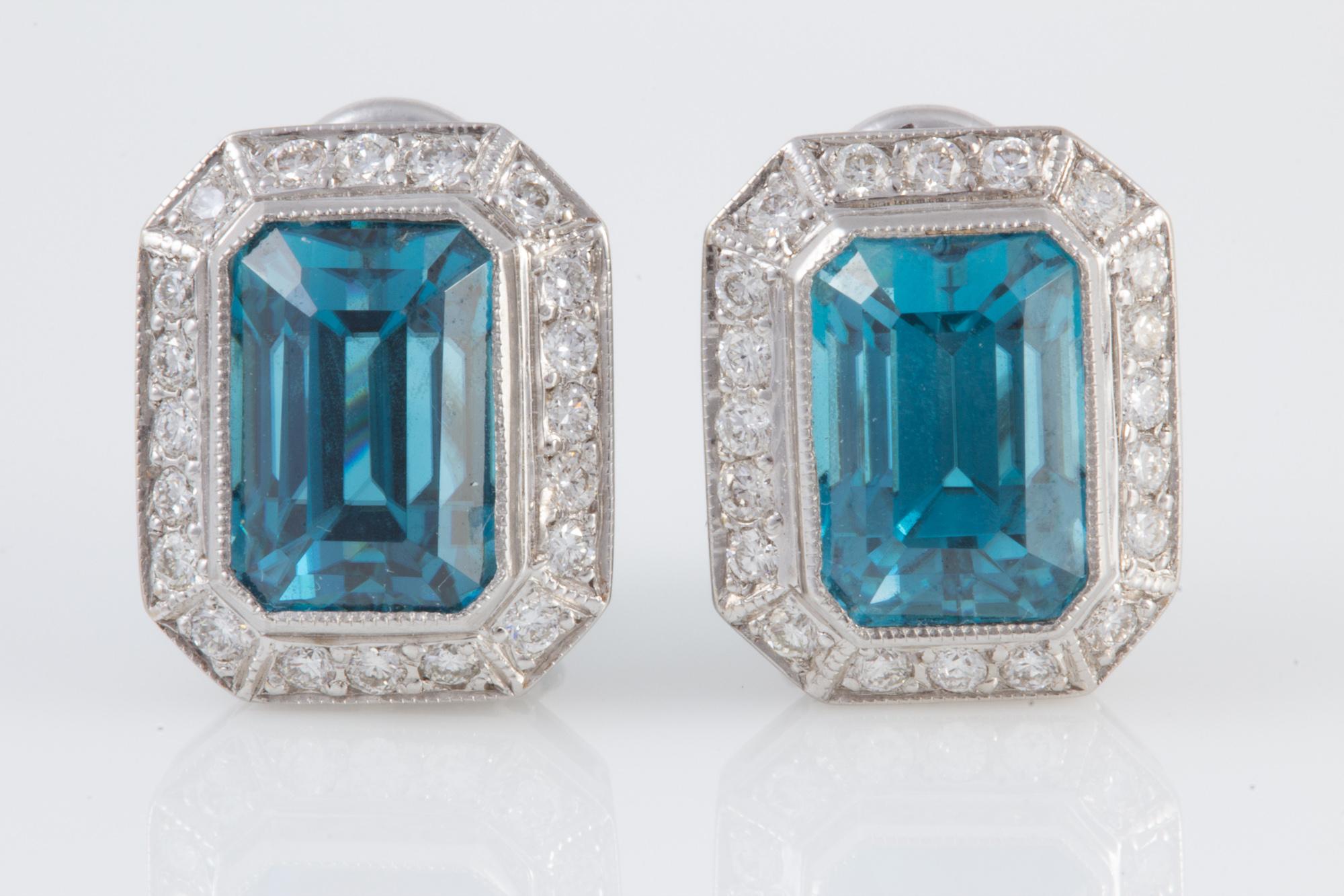 Cambodian Blue Zircon and Diamond Earrings Set in 18 Karat Gold and Platinum For Sale 3