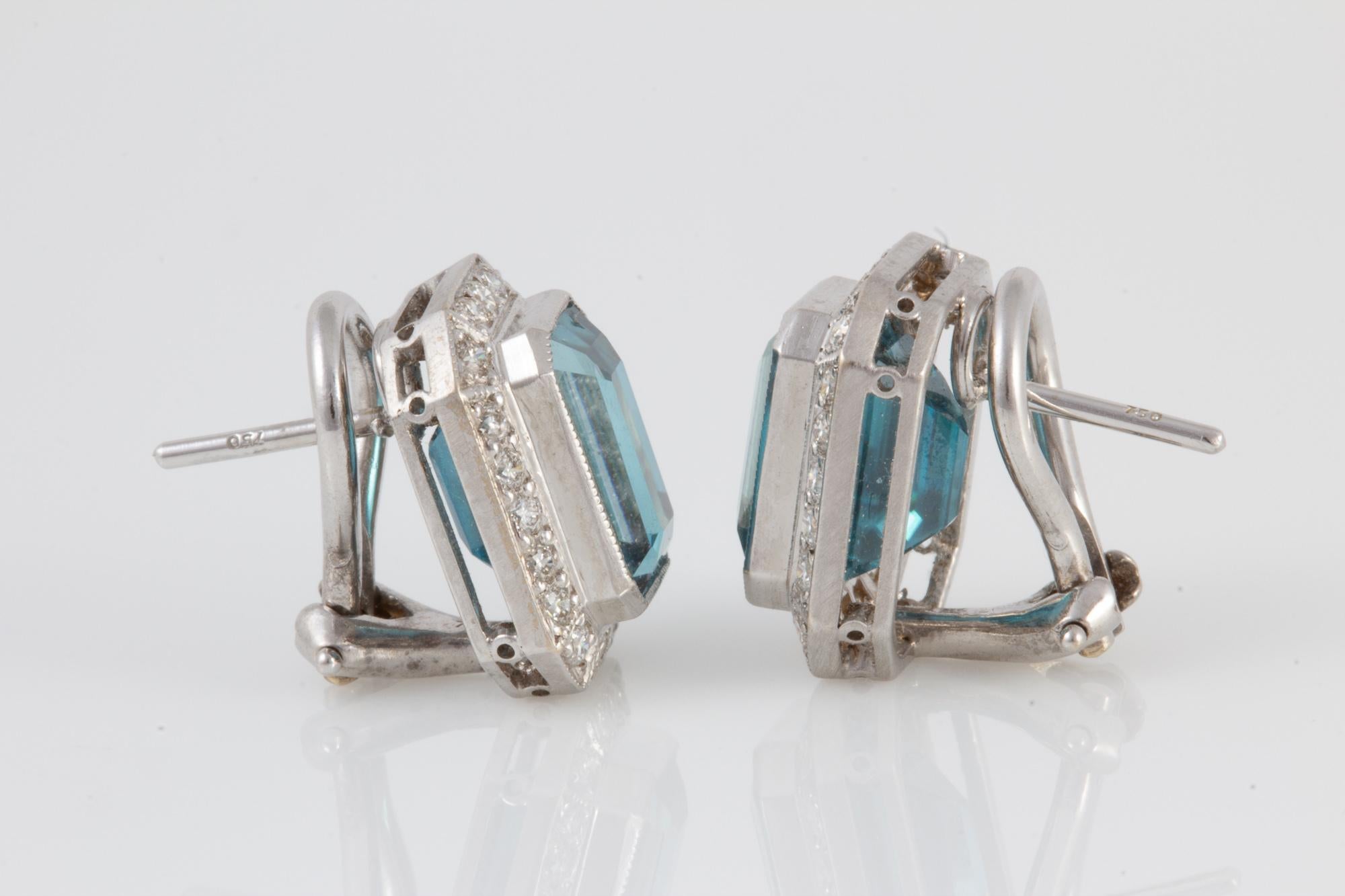 Boucles d'oreilles cambodgiennes en or 18 carats et platine avec zircon bleu et diamants en vente 8