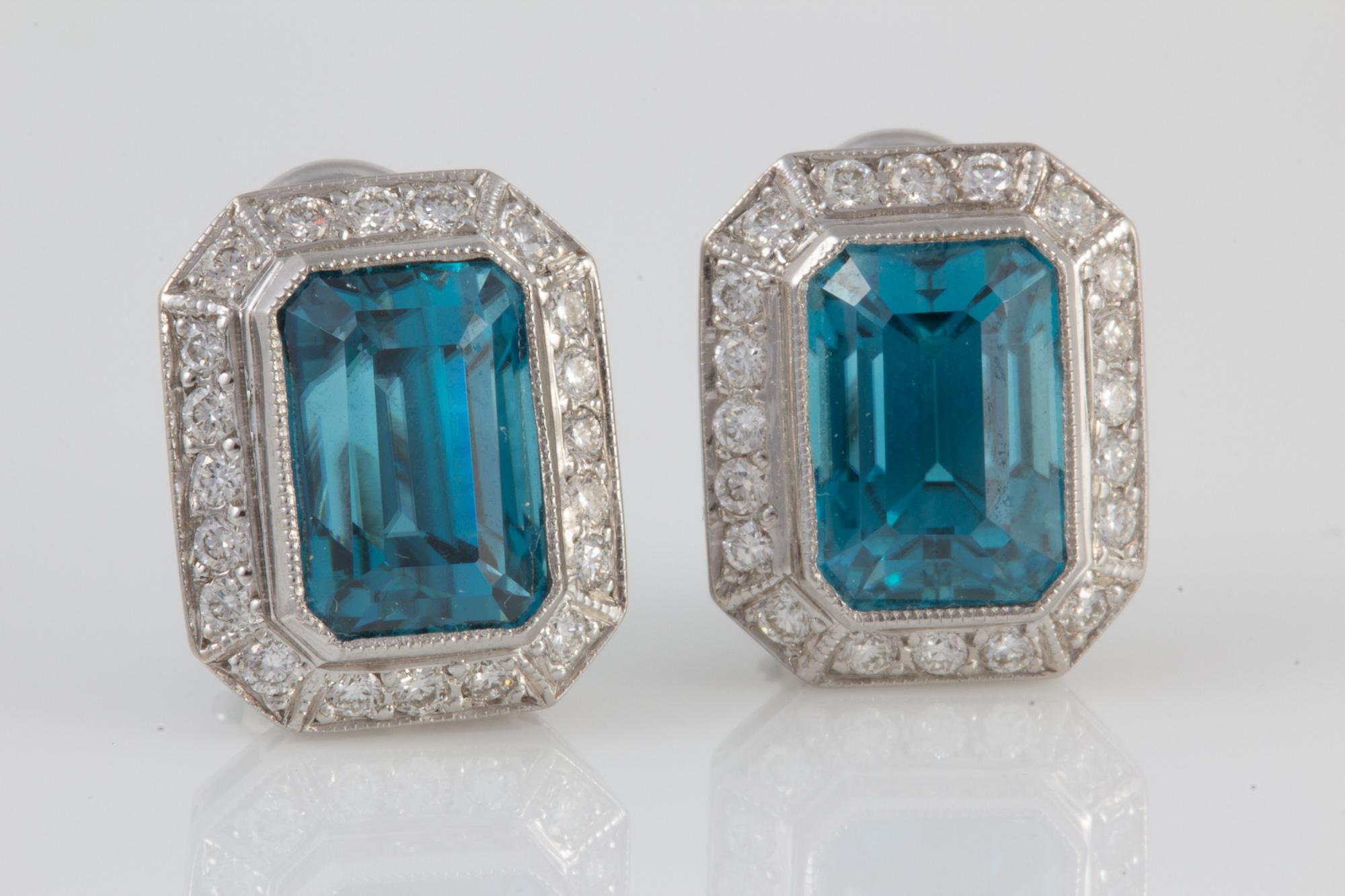 Cambodian Blue Zircon and Diamond Earrings Set in 18 Karat Gold and Platinum For Sale 7