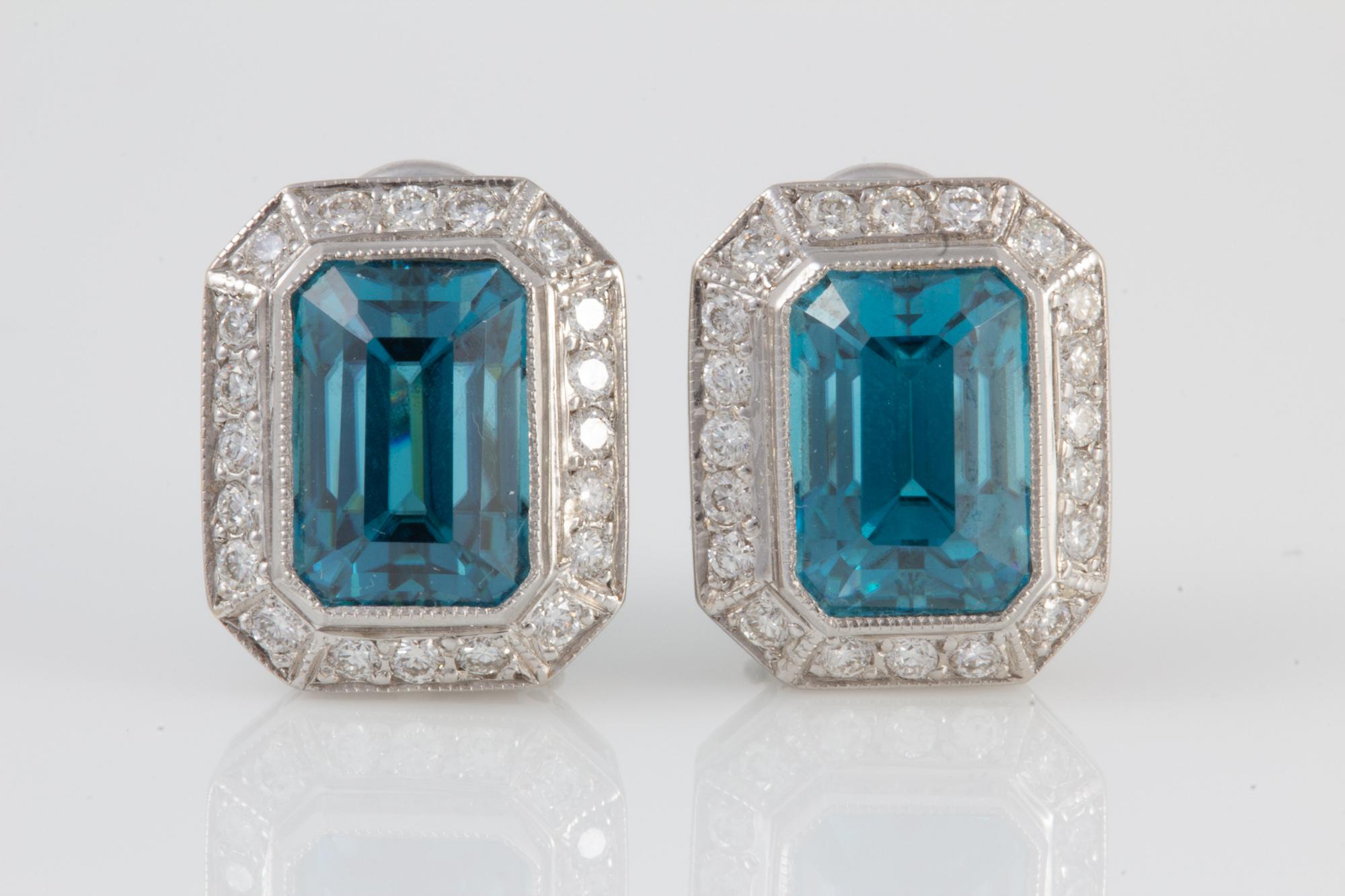 Cambodian Blue Zircon and Diamond Earrings Set in 18 Karat Gold and Platinum For Sale 8