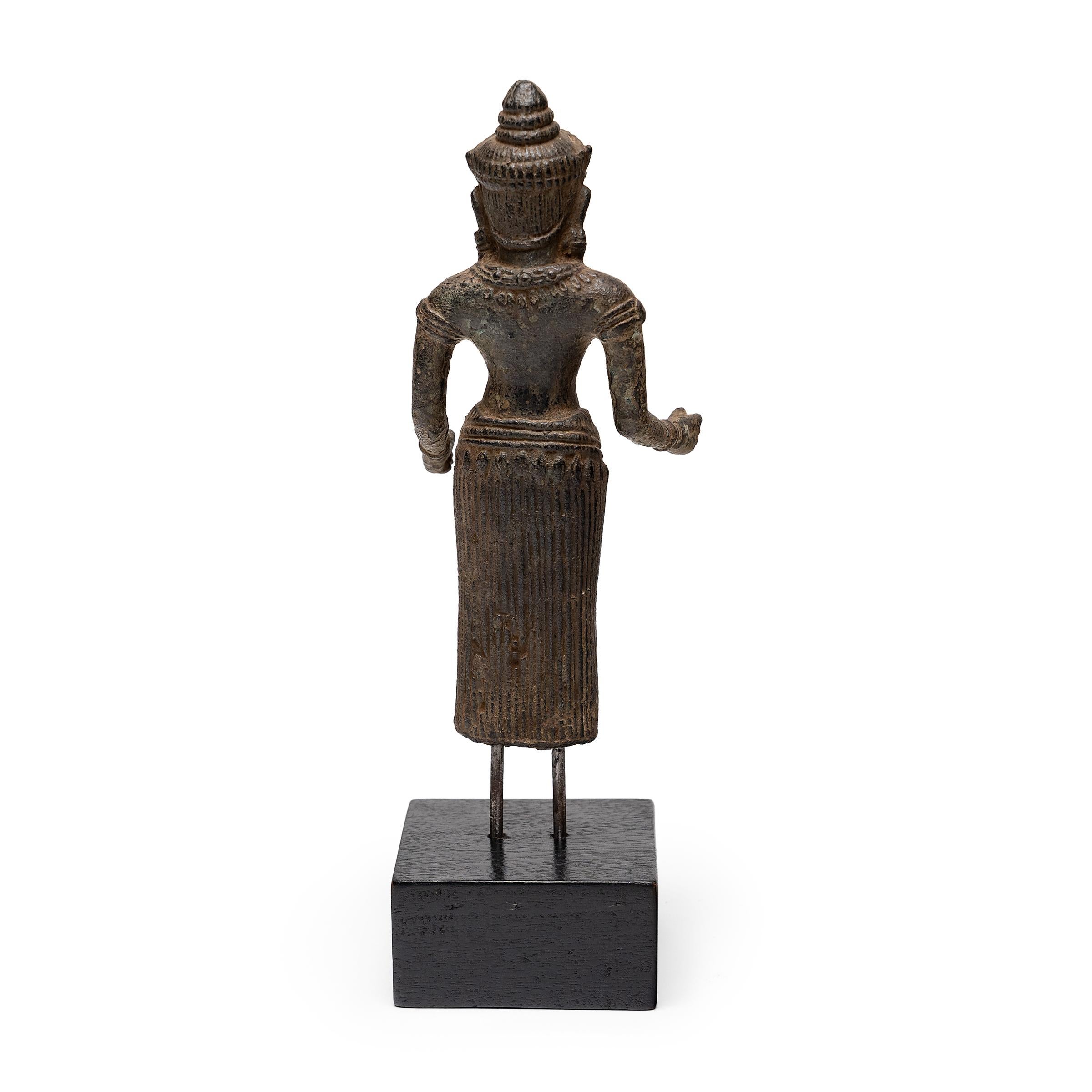 Moulage Statue de la déesse Lakshmi en bronze cambodgien en vente