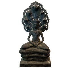 Statue de bronze cambodgienne Bouddha sous Naga