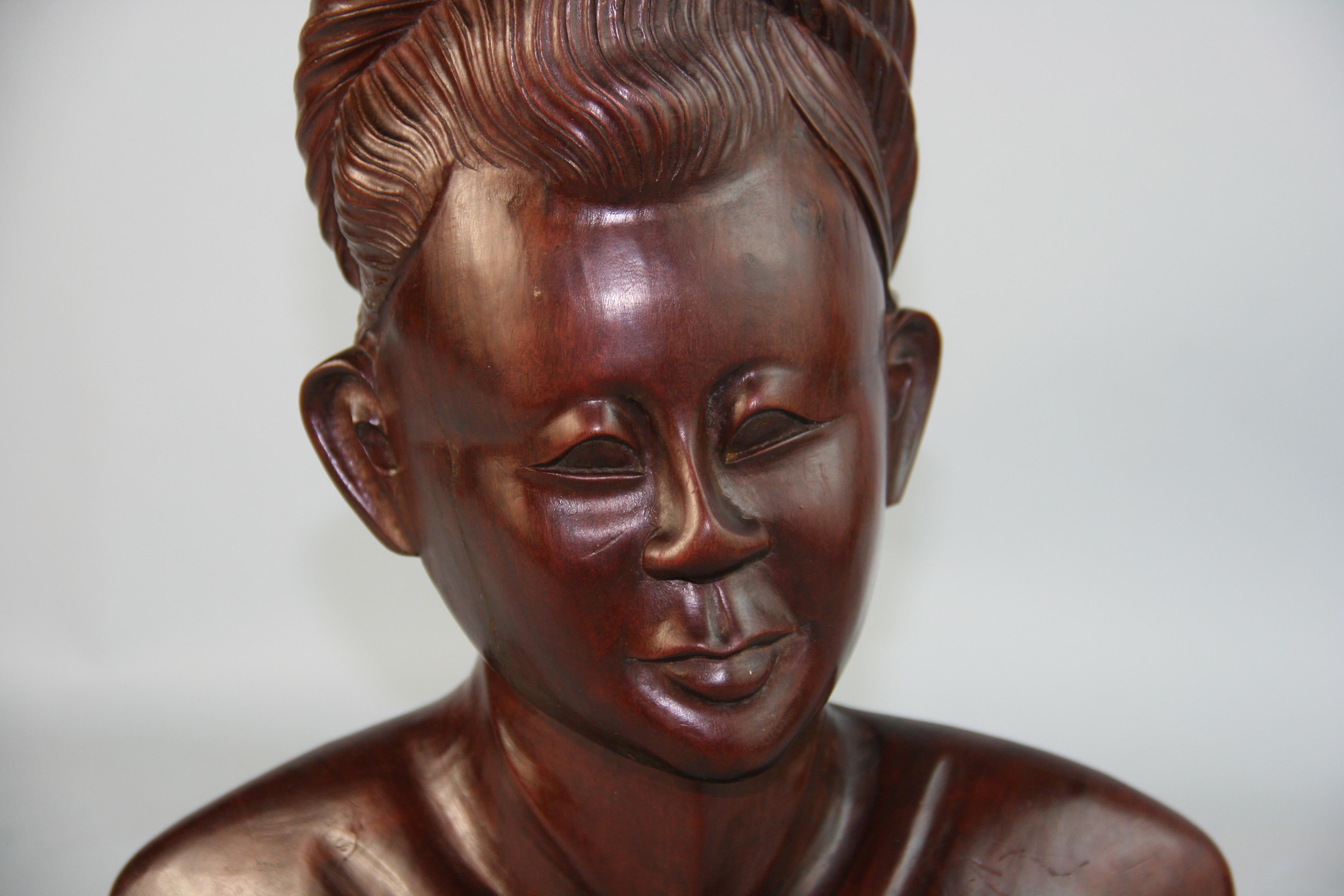 Milieu du XXe siècle Sculpture de princesse cambodgienne sculptée à la main en vente