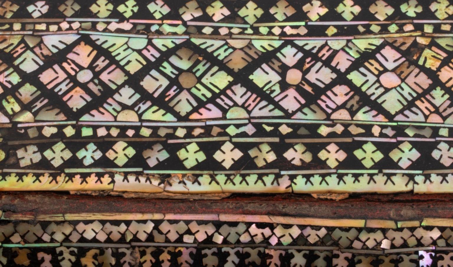 Cambodian Mother of Pearl Lacquered Trinket Box 1