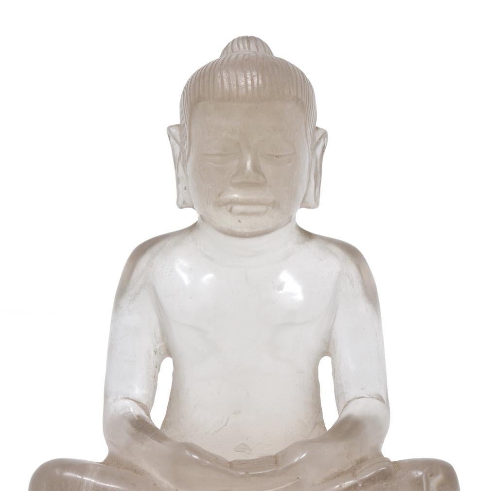 Cristal de roche Sculpture cambodgienne en cristal de roche de Jayavarman VII en méditation en vente
