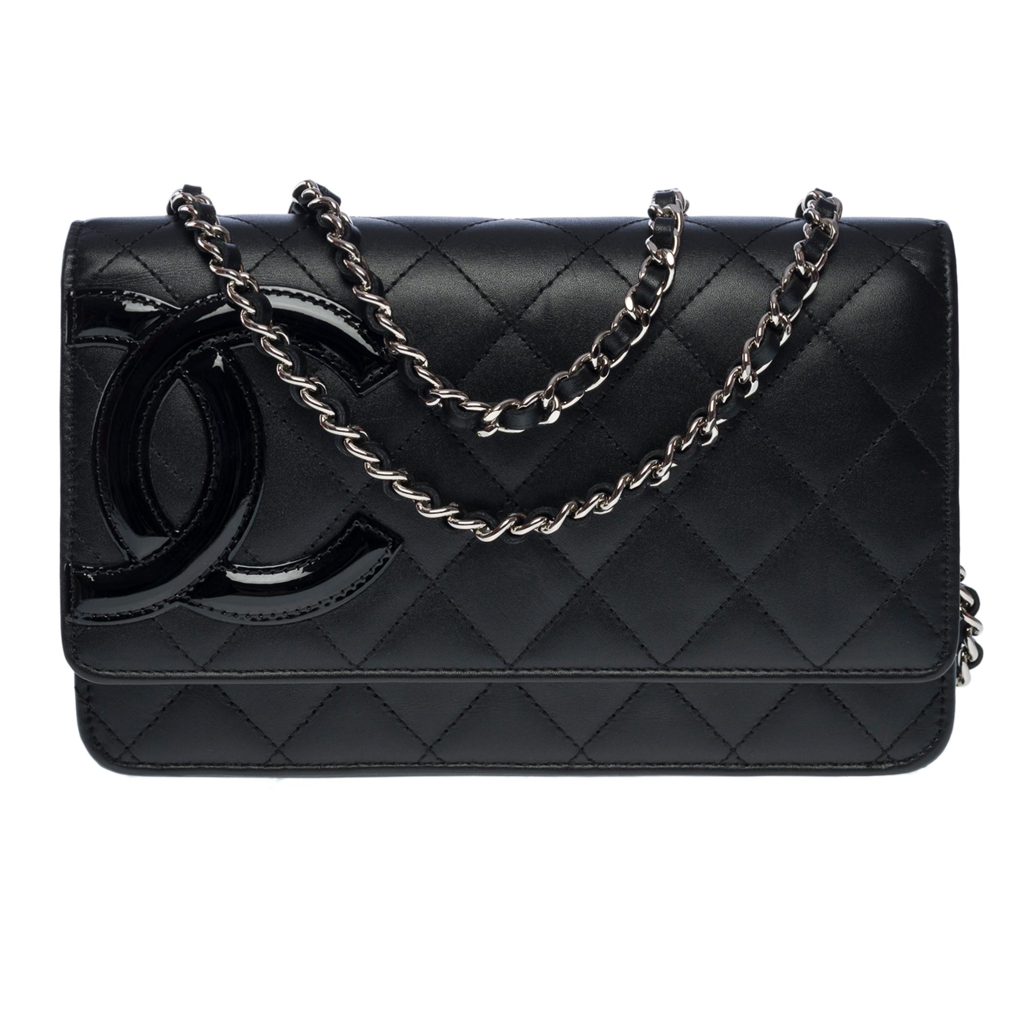 Stunning Chanel Wallet On Chain (WOC) Cambon limited edition in black quilted leather with CC in topstitched black patent leather, silver metal hardware, a silver metal chain handle interwoven with black leather for a shoulder and crossbody