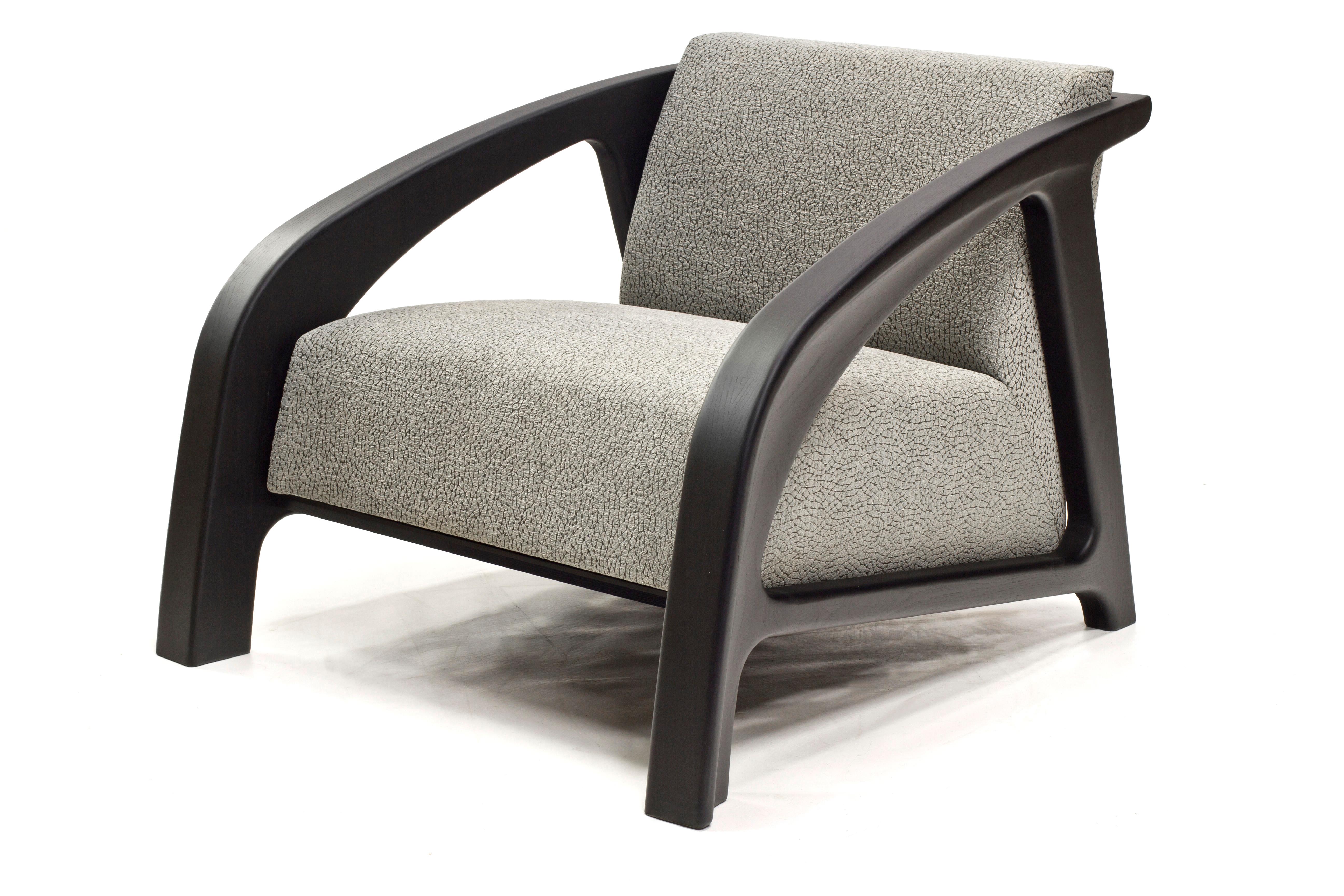 For this Wooda original design, we were looking for a supremely comfortable lounge chair. This contemporary take is loosely based on a 1920s vintage design. Cambre invites you to get comfortable. The deep seat and cantilevered angle offers the