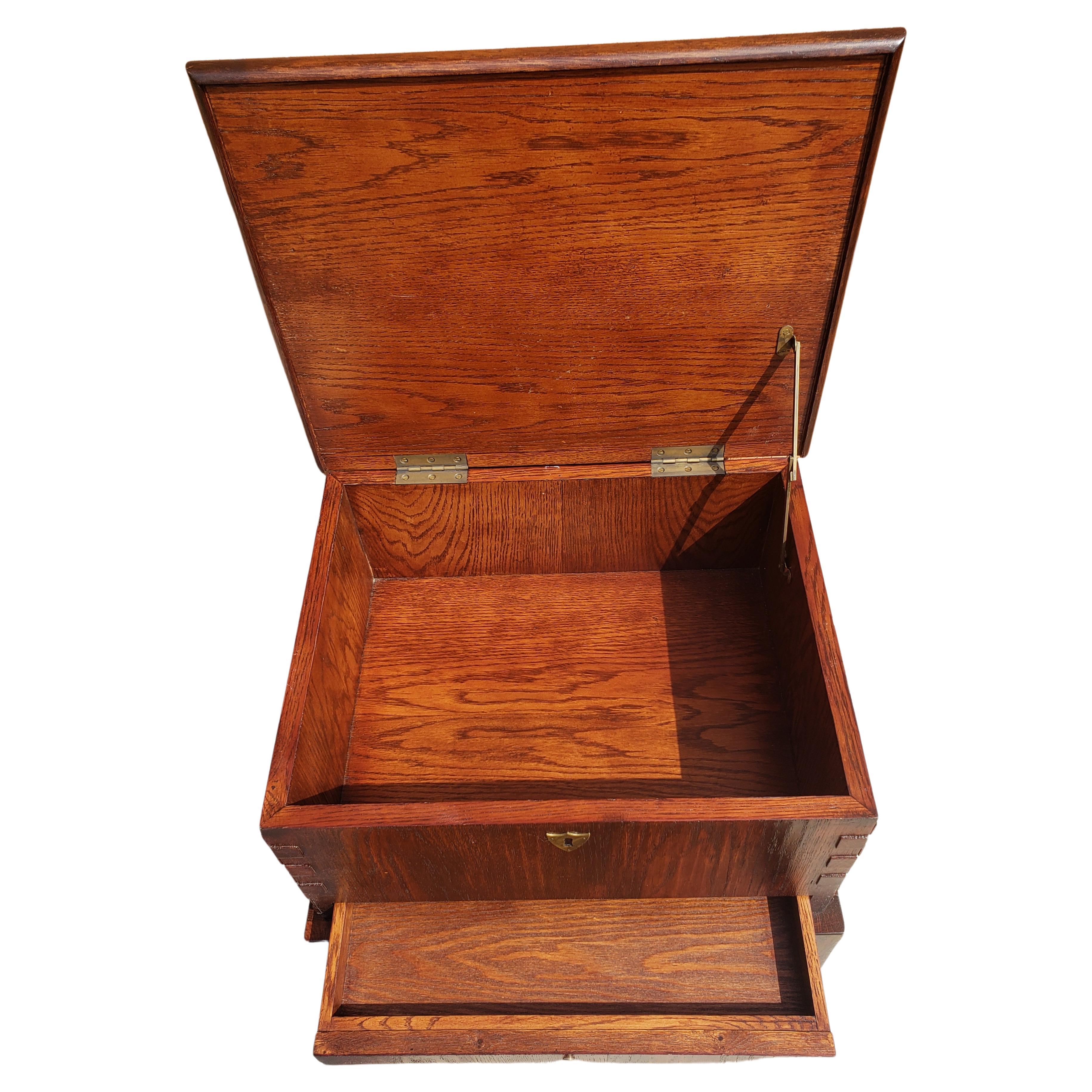 Cambridge Collection Red Oak Dovetailed Joints Silver Chest on Stand In Excellent Condition In Germantown, MD