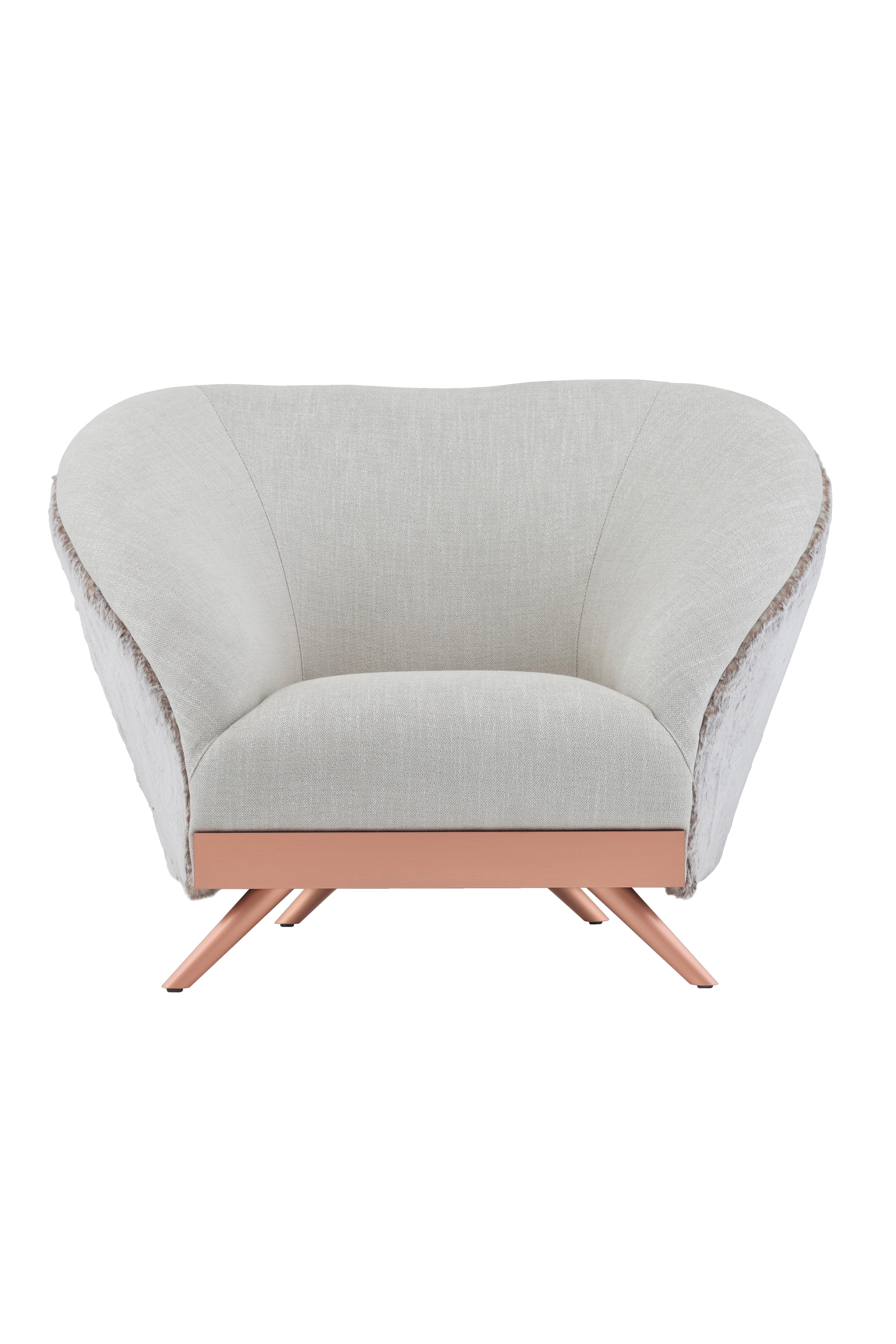 Silla Cambridge Lounge, Colección Modern, Fabricada a mano en Portugal - Europa por GF Modern.

Con un diseño elegante inspirado en el entorno eterno de la vida bohemia, Cambridge desprende una sensación elegante y serena a la vez. Las patas de