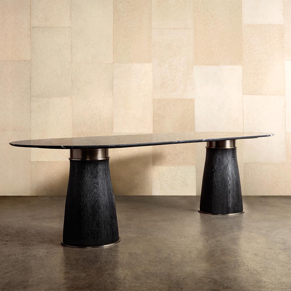Esstisch mit doppeltem Sockel aus Stein und ebonisiertem Holz von Kelly Wearstler (Moderne) im Angebot