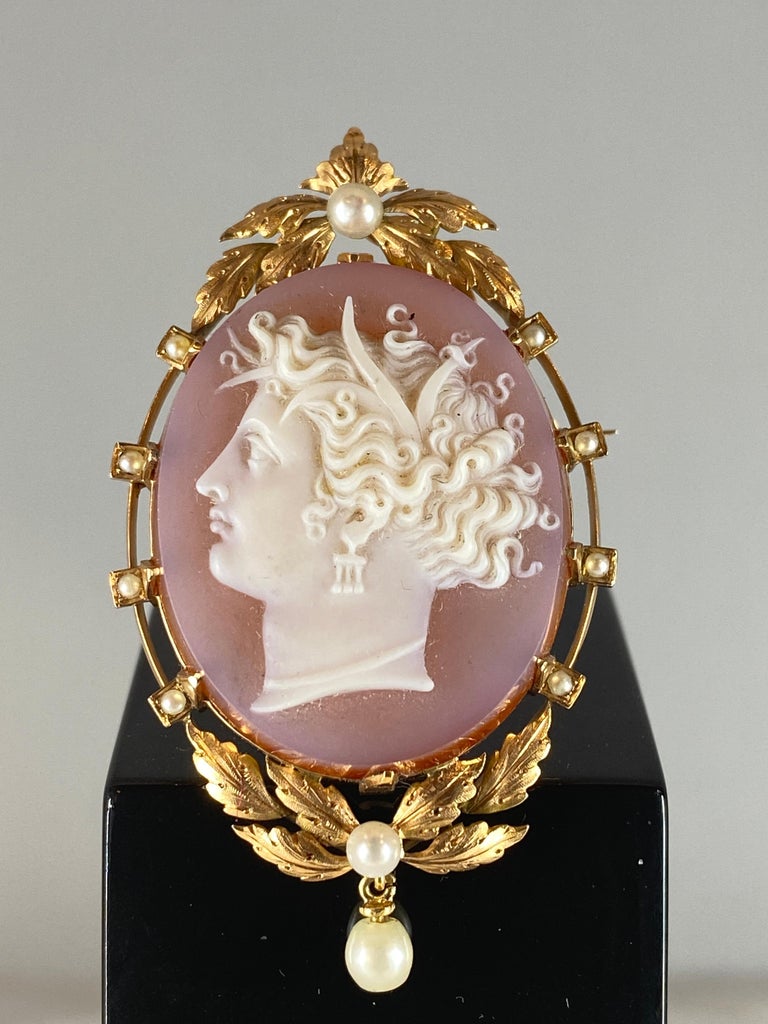 Broche Camée Vintage Profil Femme Orienté à Droite - Coquille Et Laiton - Occasion