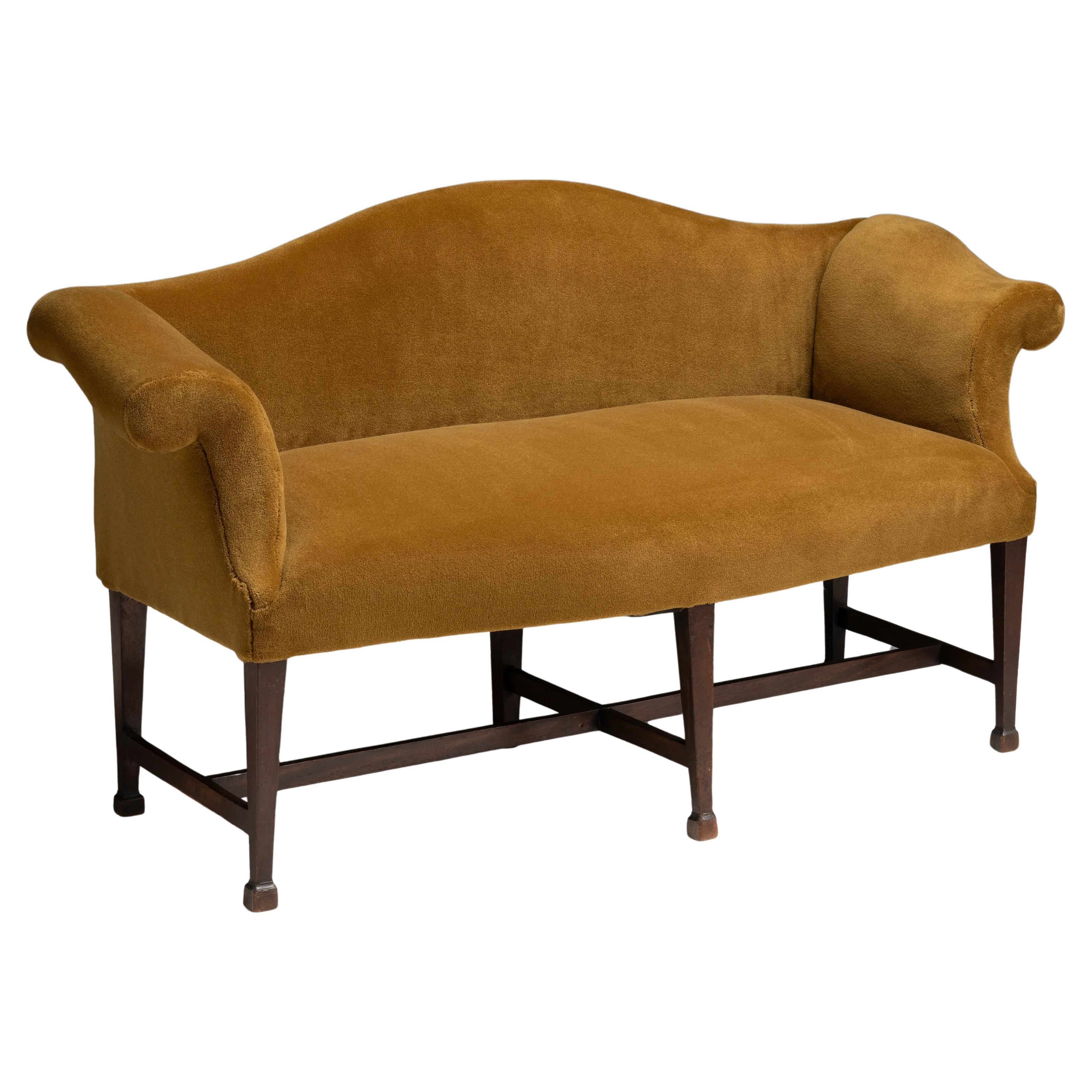 Seduta d
amore con schienale in cammello in velluto, Inghilterra, 1890 in vendita