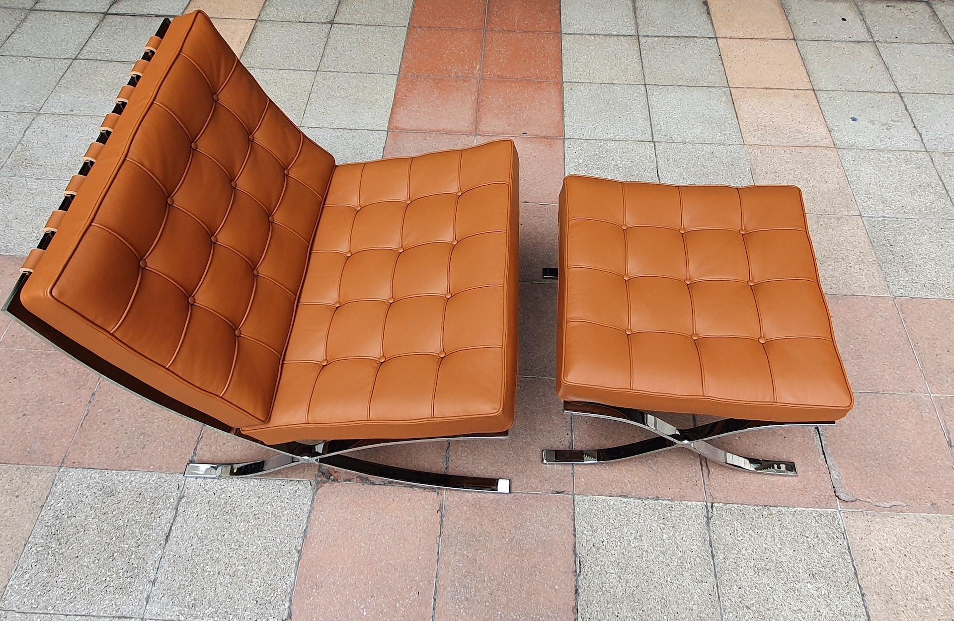 Mies van den Rohe
Barcelona armchair and ottoman
Camel Leather - stainless steel structure - Knoll Edition 2020 signed
Perfect condition
Superb color and condition
7500 euros.
2 sets available.