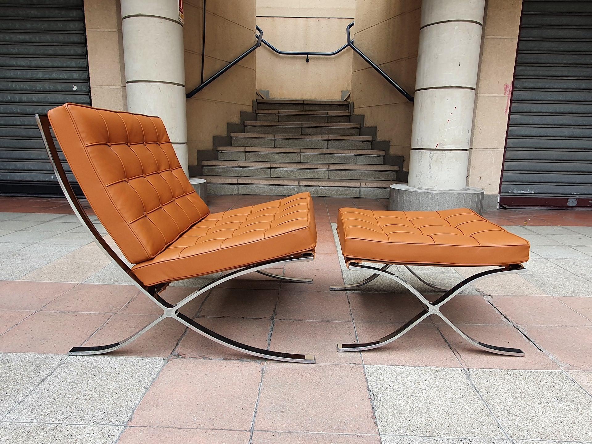 Camel Barcelona Armchair and Ottoman, Mies Van Der Rohe, 2020 In Excellent Condition In Saint Ouen, FR