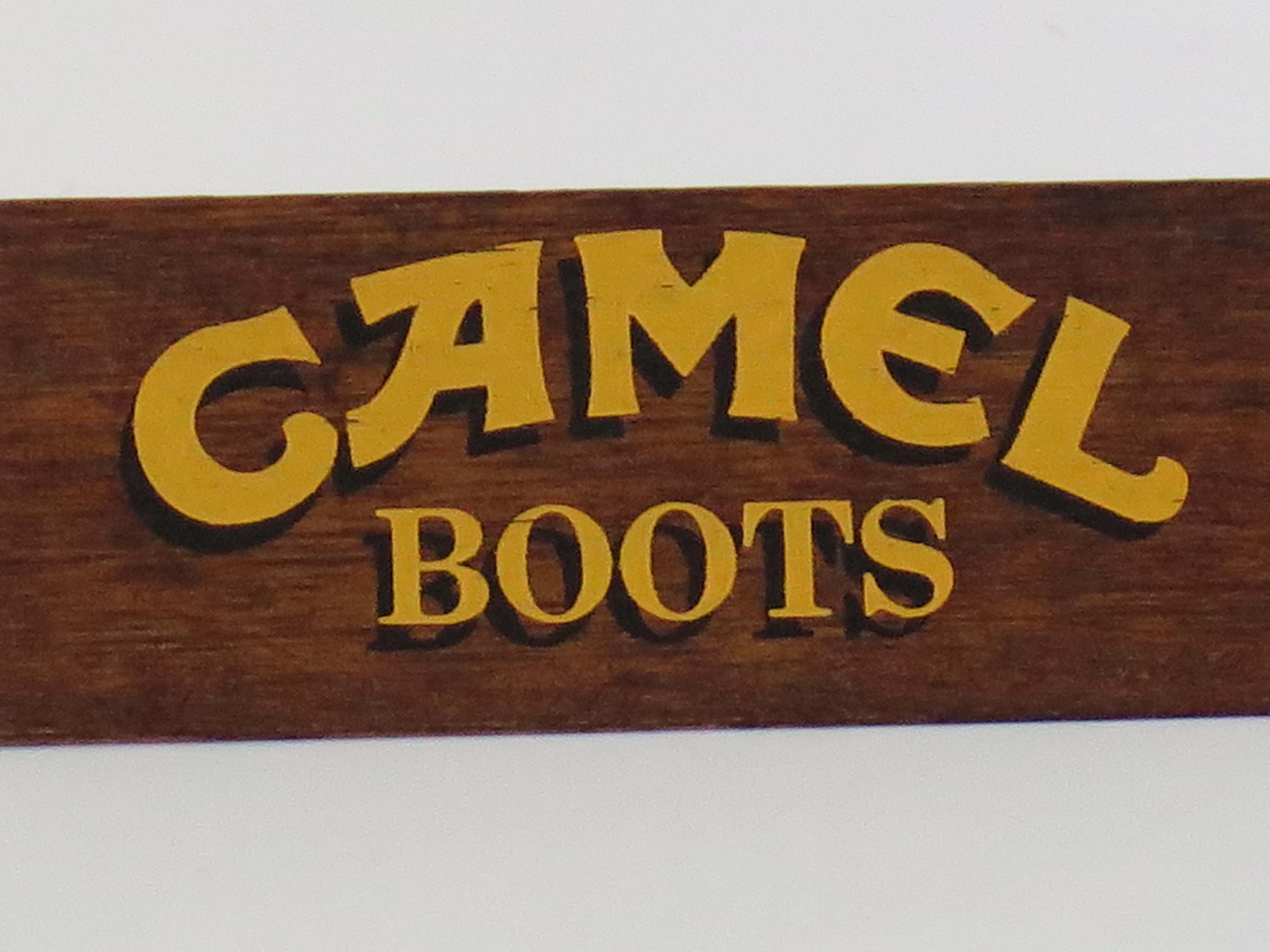 Camel Boots Shop- oder Ladenschild aus Hartholz, ca. 1960er Jahre (Amerikanische Klassik) im Angebot