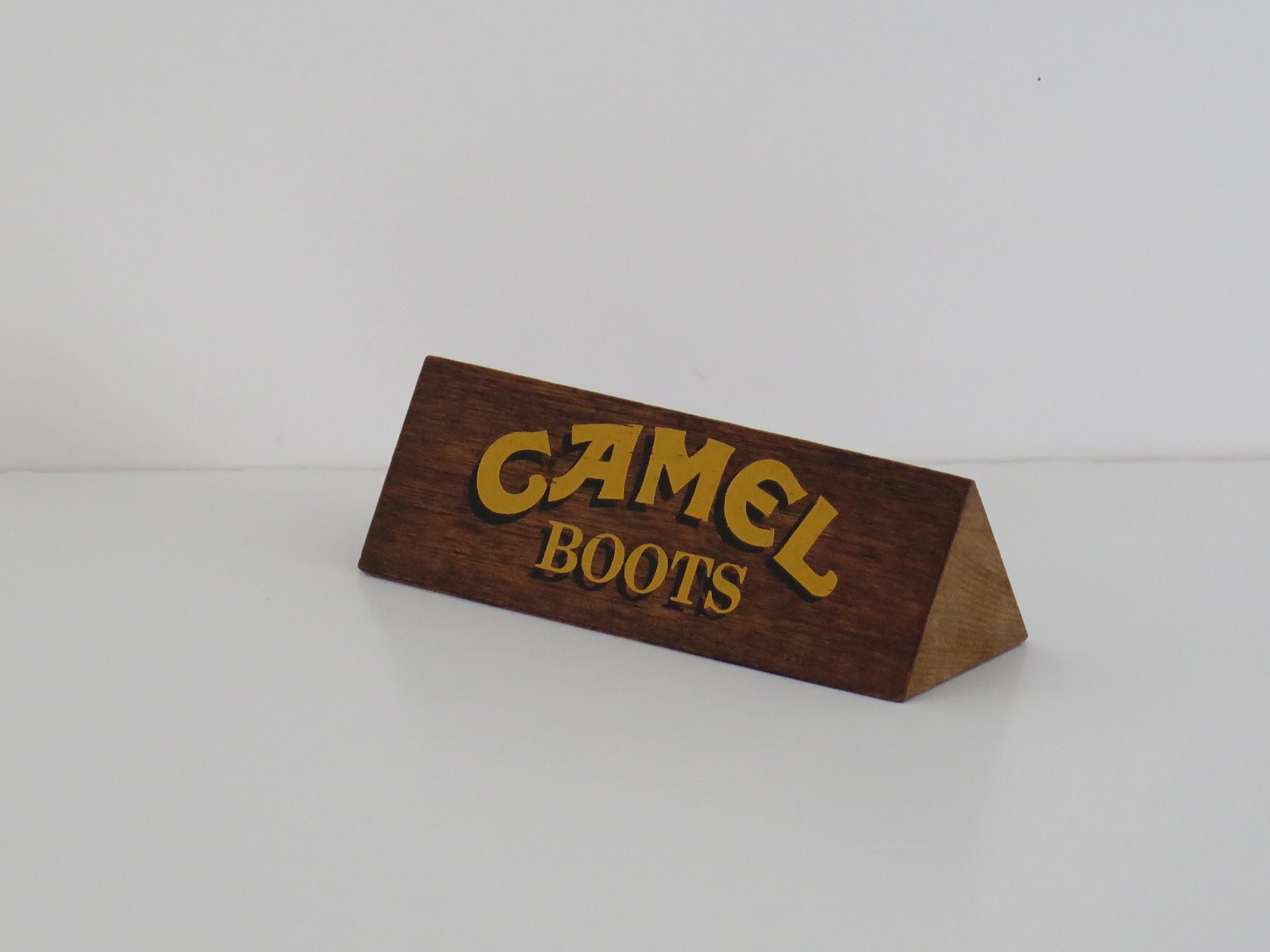 Camel Boots Shop- oder Ladenschild aus Hartholz, ca. 1960er Jahre im Zustand „Gut“ im Angebot in Lincoln, Lincolnshire