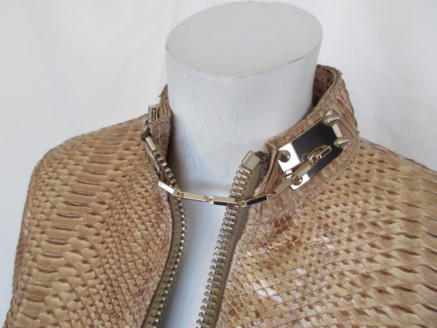 Fabulous original jacket in camel brown color 100% pithon leather from Aphero

We offer more exclusive vintage leather and fur items, view our frontstore

Details:
2 zipper pockets and zipperclosure
Gold details at collar and sleeves
Fully