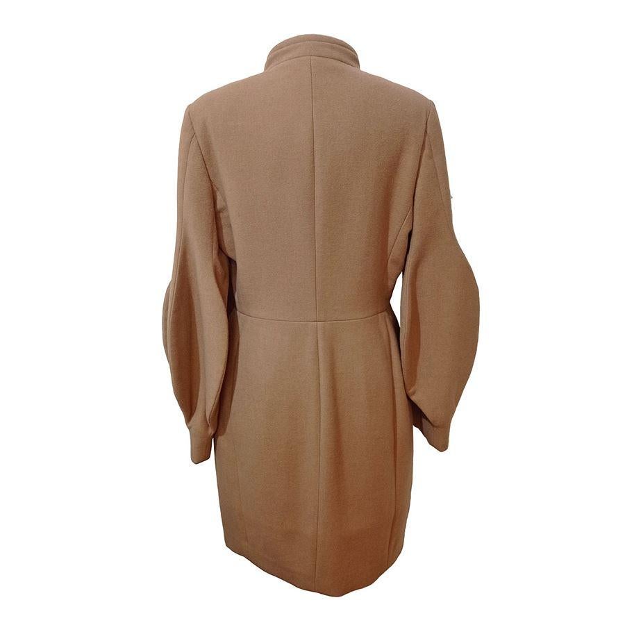 Camel wool Camel color Particular shade of sleeve Two pockets Length shoulder / hem cm 92 (362 inches) French size 38 italian 41 (161 inches)

