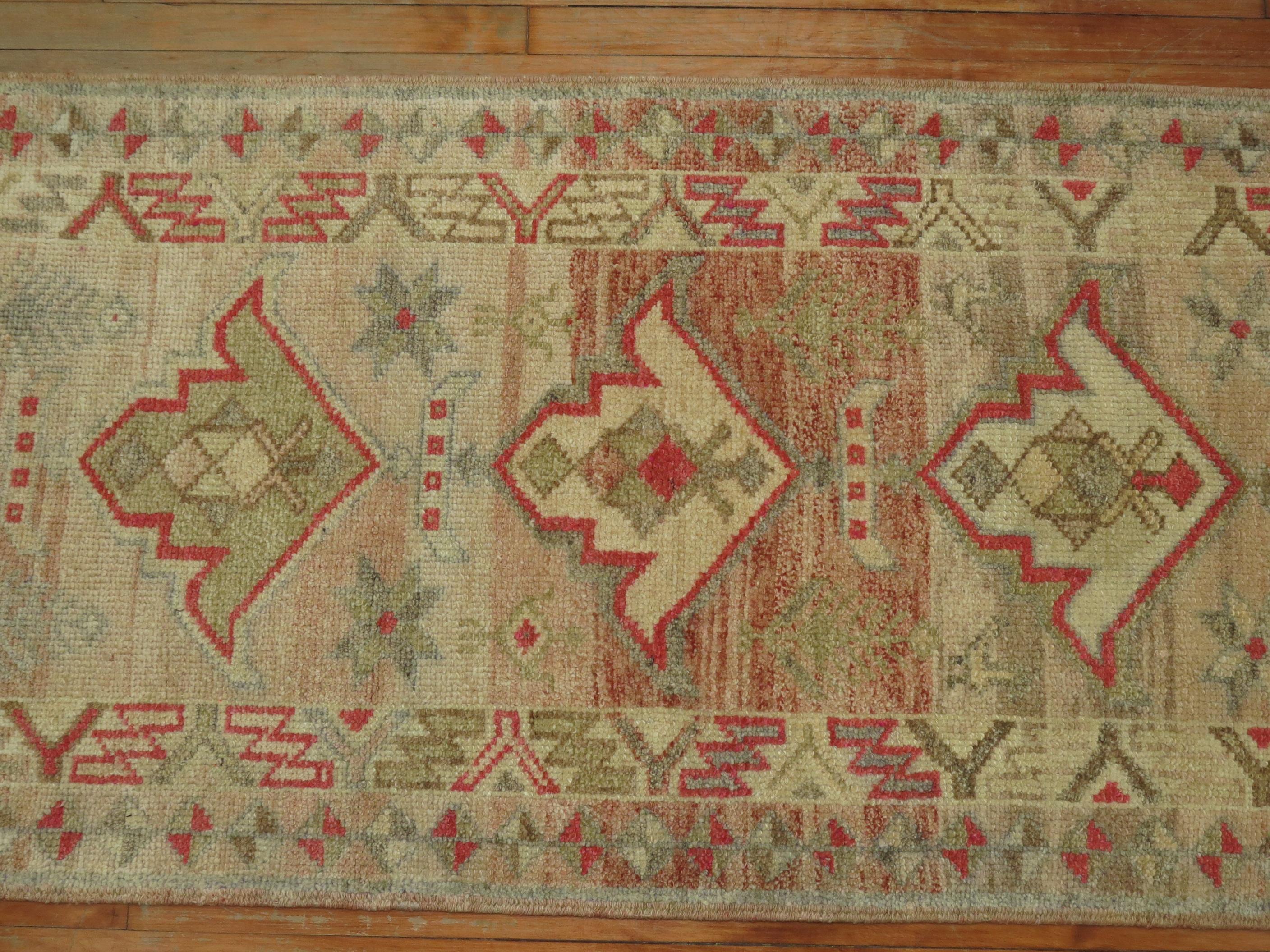 Tessuto a mano Zabihi Collection Runner geometrico turco anatolico in vendita
