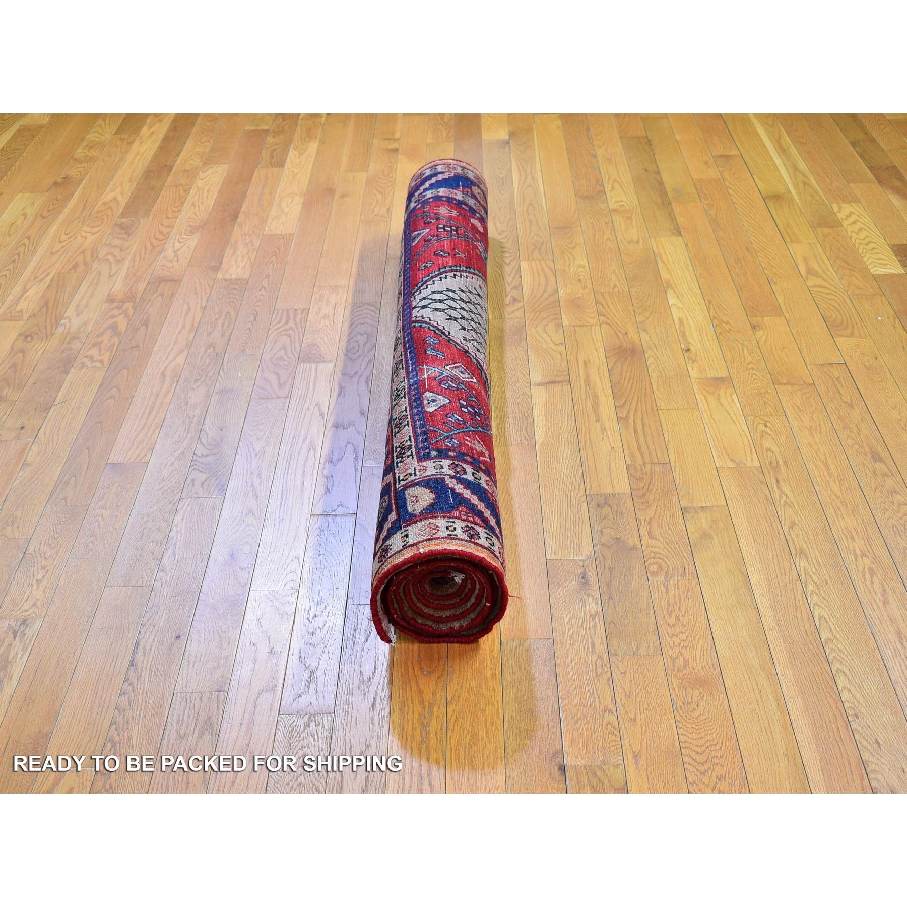 Handgeknüpfter Vintage-Teppich aus persischer Wolle mit Kamelhaar und offenem Feldmuster im Zustand „Gut“ im Angebot in Carlstadt, NJ