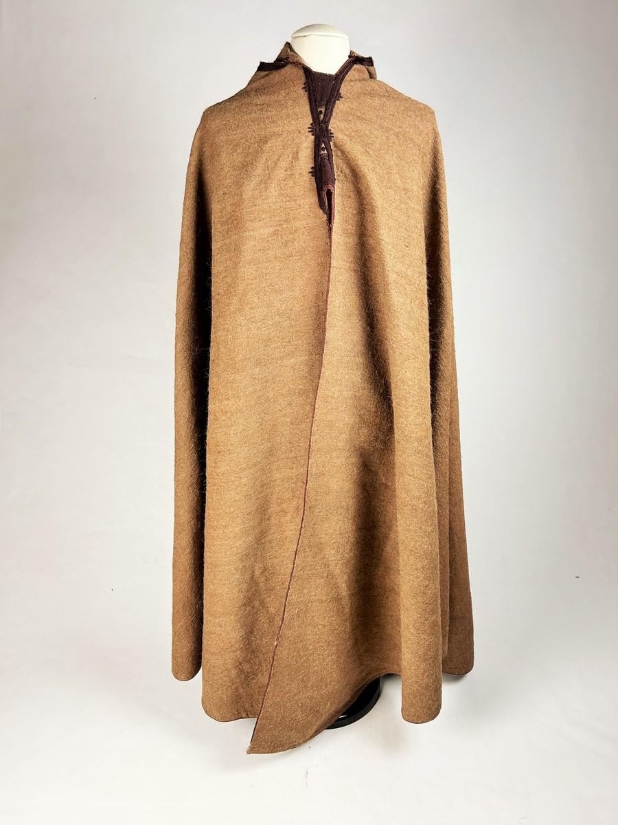 Men's Camel-haired Berber Burnous - North Africa Circa 1900-1920 For Sale