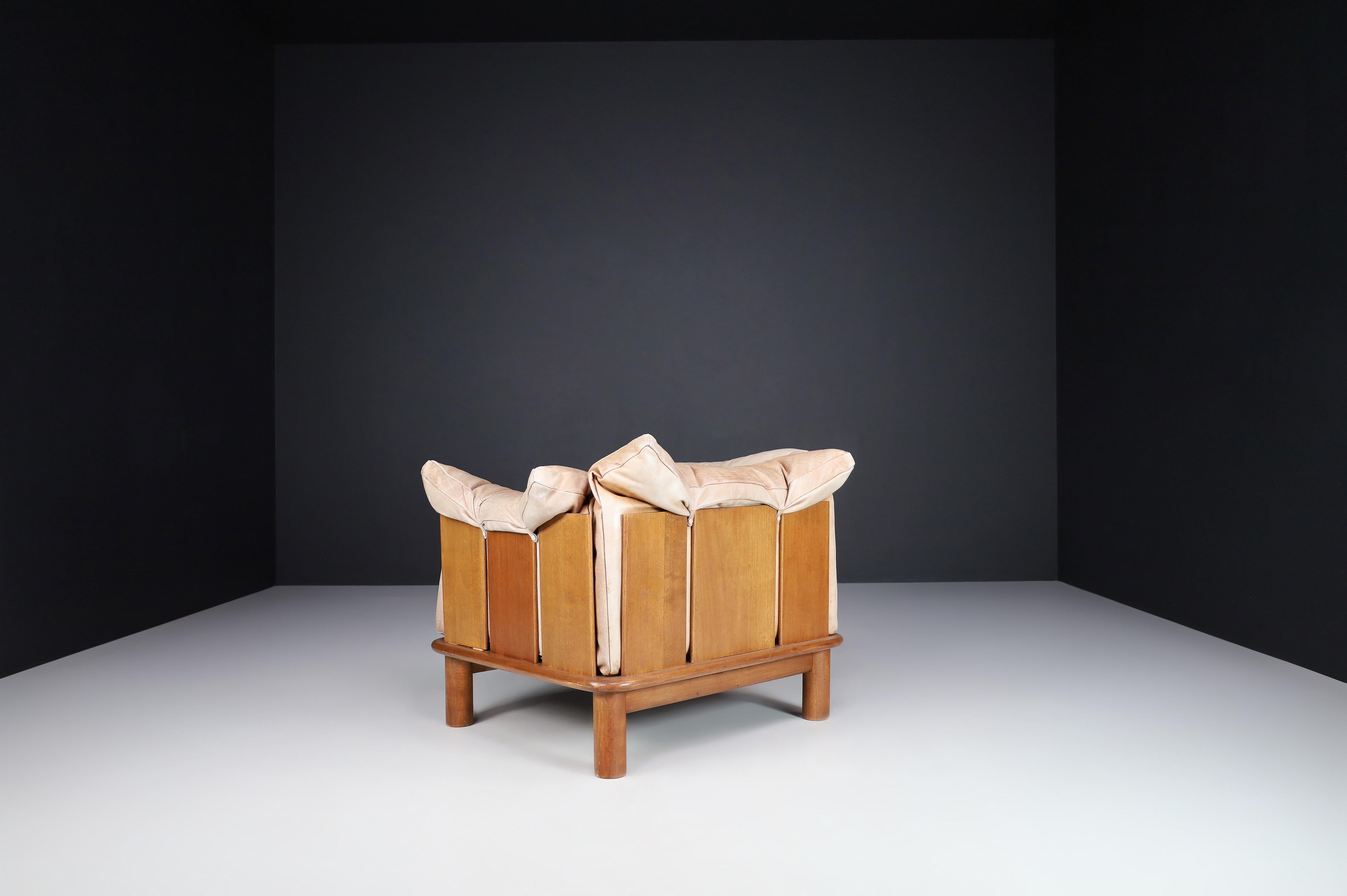 Camel Leather and Walnut Lounge Chairs from De Pas, D'Urbino Lomazzi for Padova 7