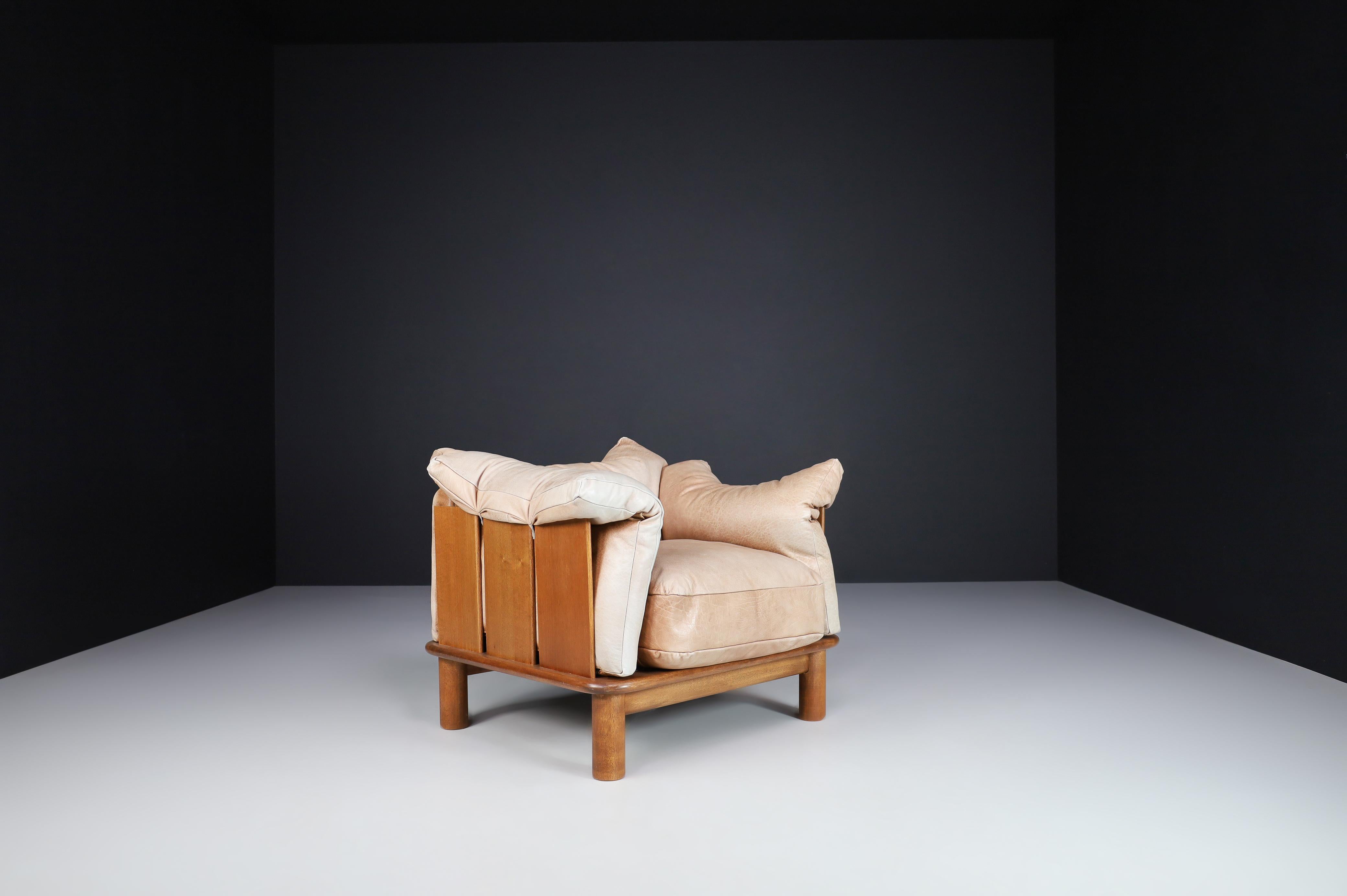 Camel Leather and Walnut Lounge Chairs from De Pas, D'Urbino Lomazzi for Padova 8