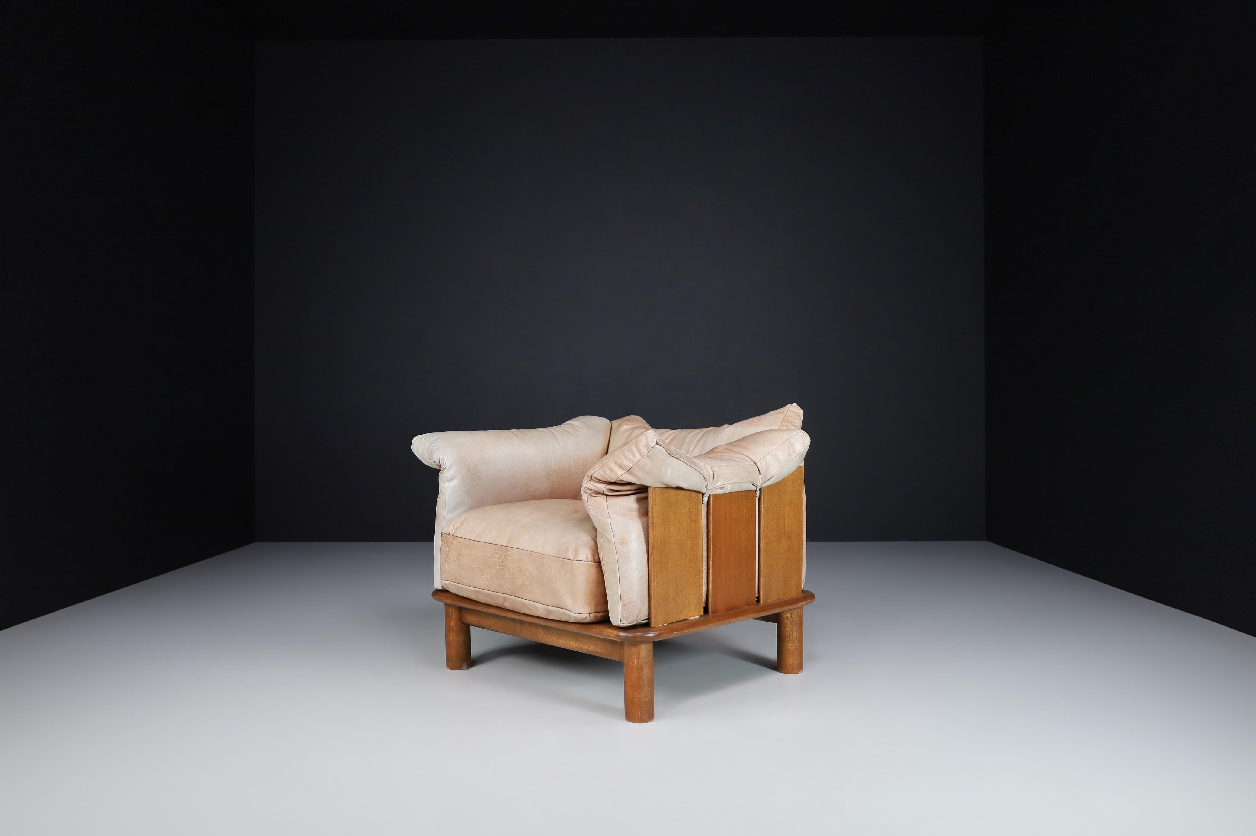 Camel Leather and Walnut Lounge Chairs from De Pas, D'Urbino Lomazzi for Padova 9