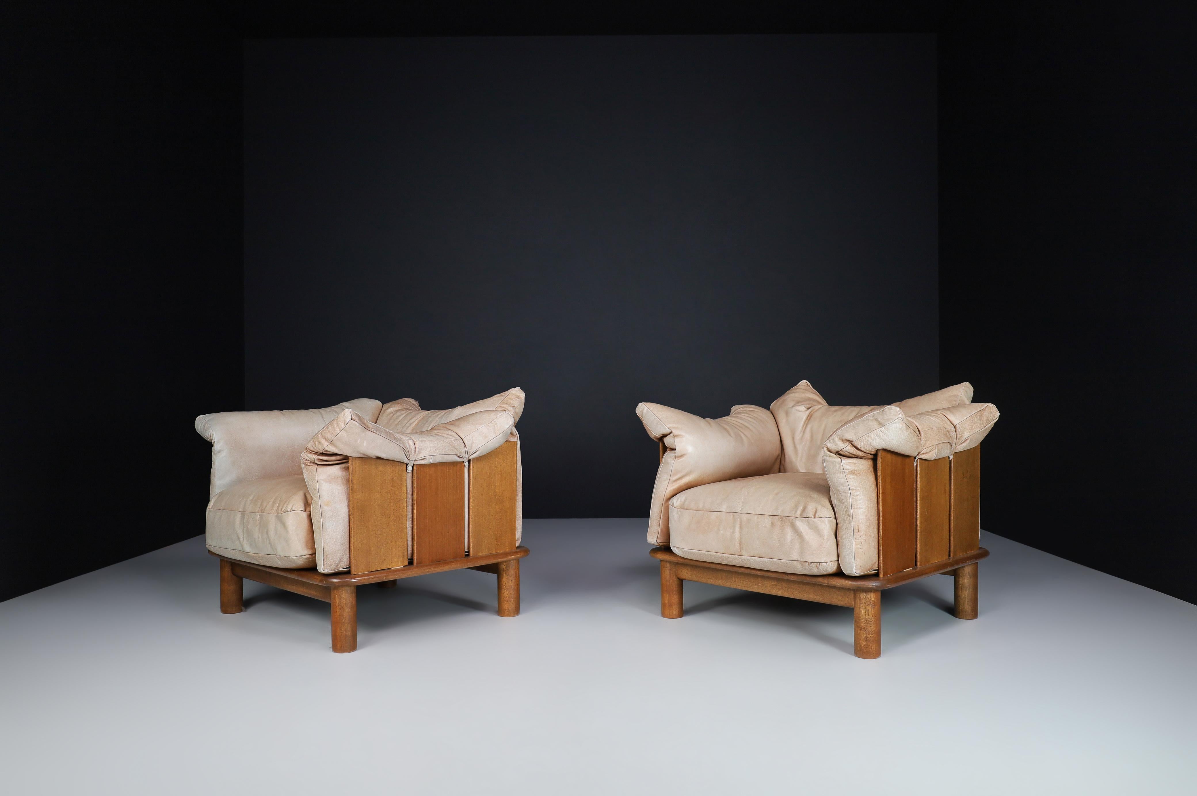 Mid-Century Modern Camel Leather and Walnut Lounge Chairs from De Pas, D'Urbino Lomazzi for Padova