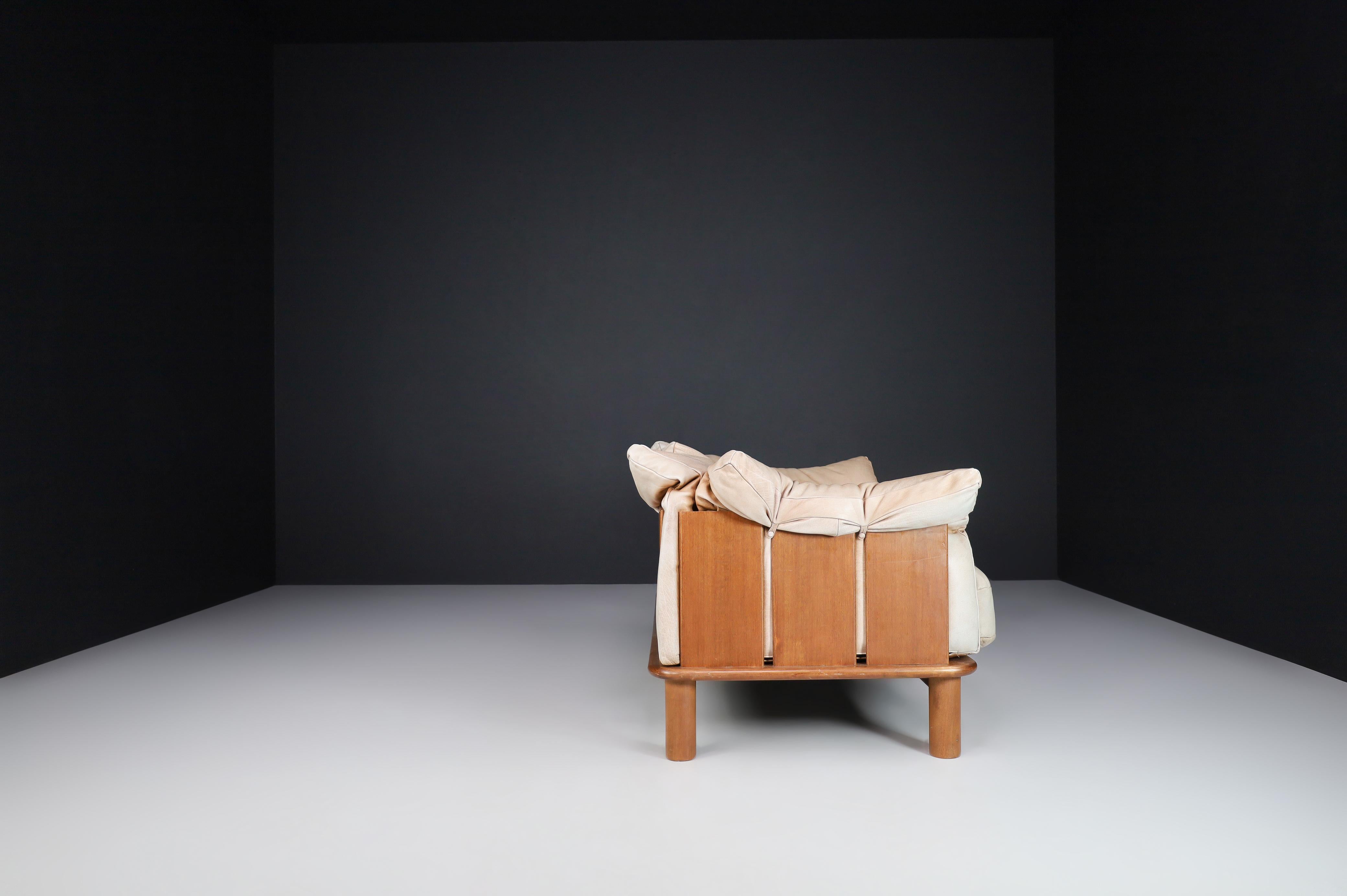 Camel Leather and Walnut Sofa from De Pas, D'Urbino Lomazzi for Padova, Italy 4