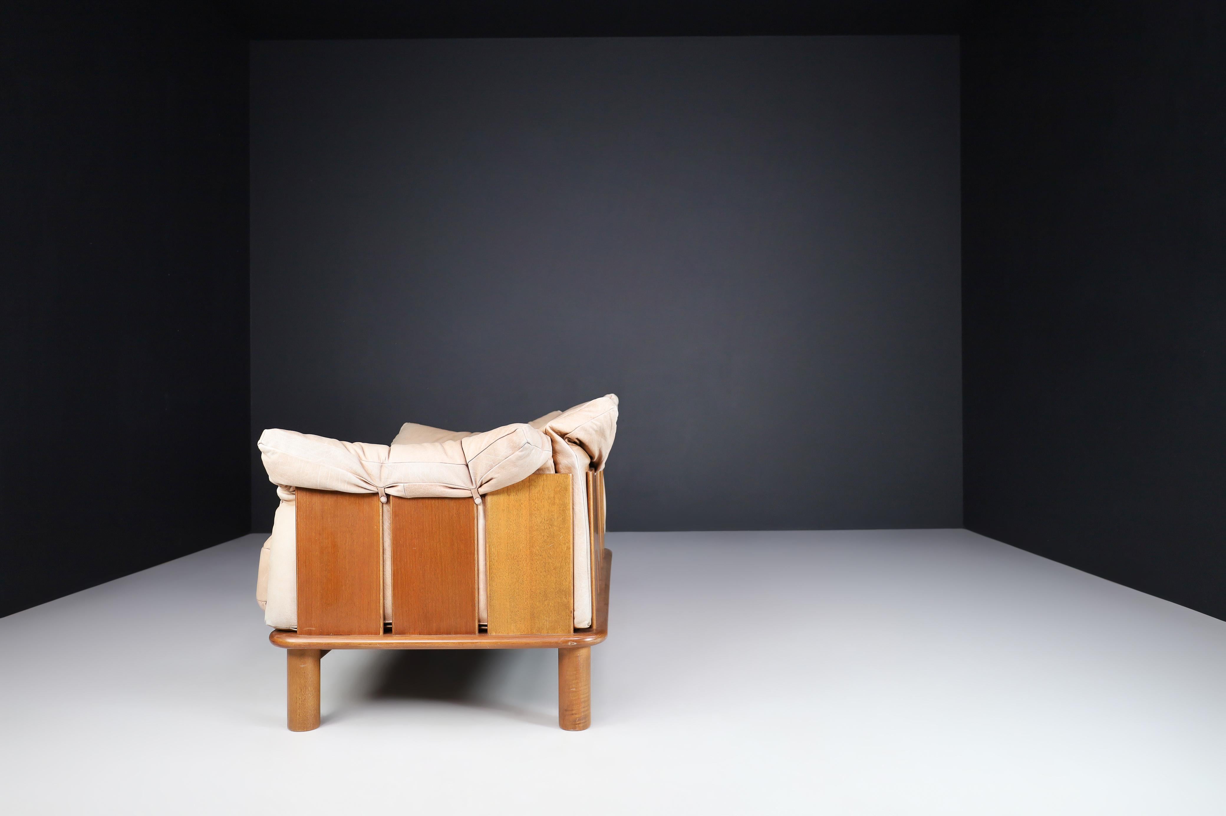 Camel Leather and Walnut Sofa from De Pas, D'Urbino Lomazzi for Padova, Italy 8