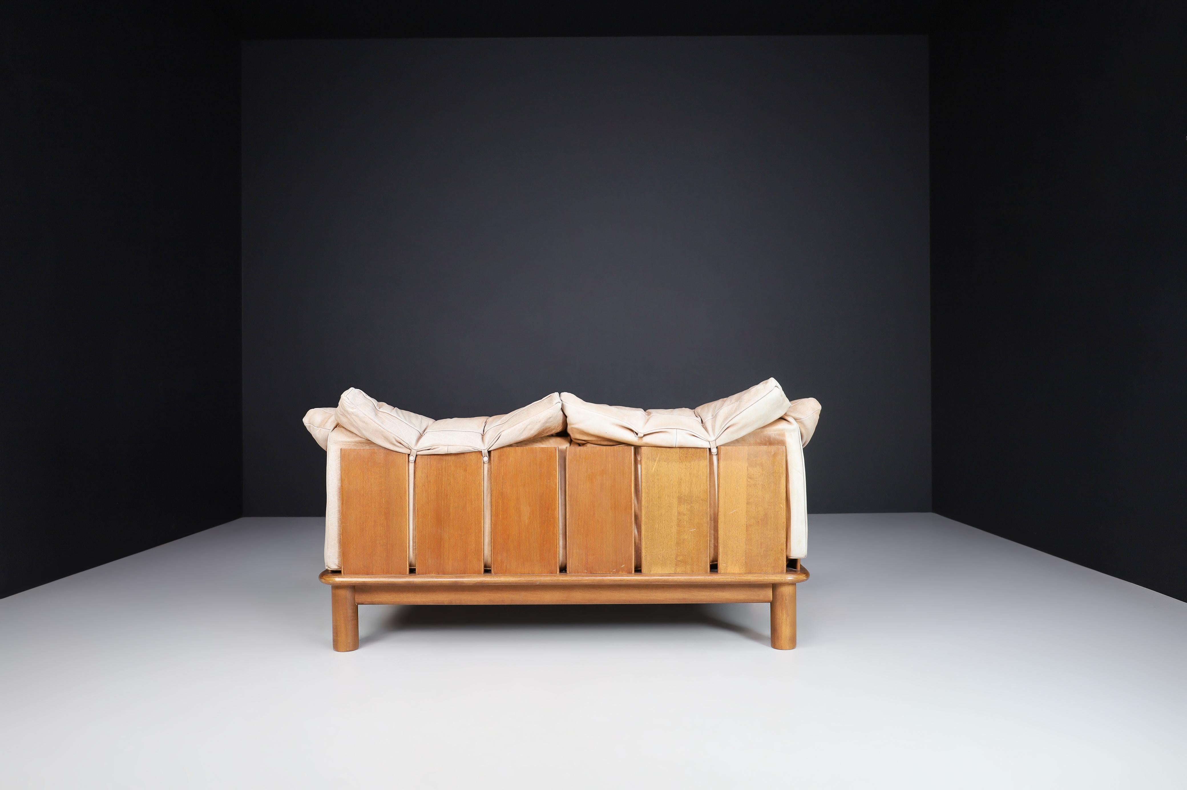 Canapé en cuir camel et noyer de De Pas, D'Urbino Lomazzi pour Padoue, Italie en vente 9